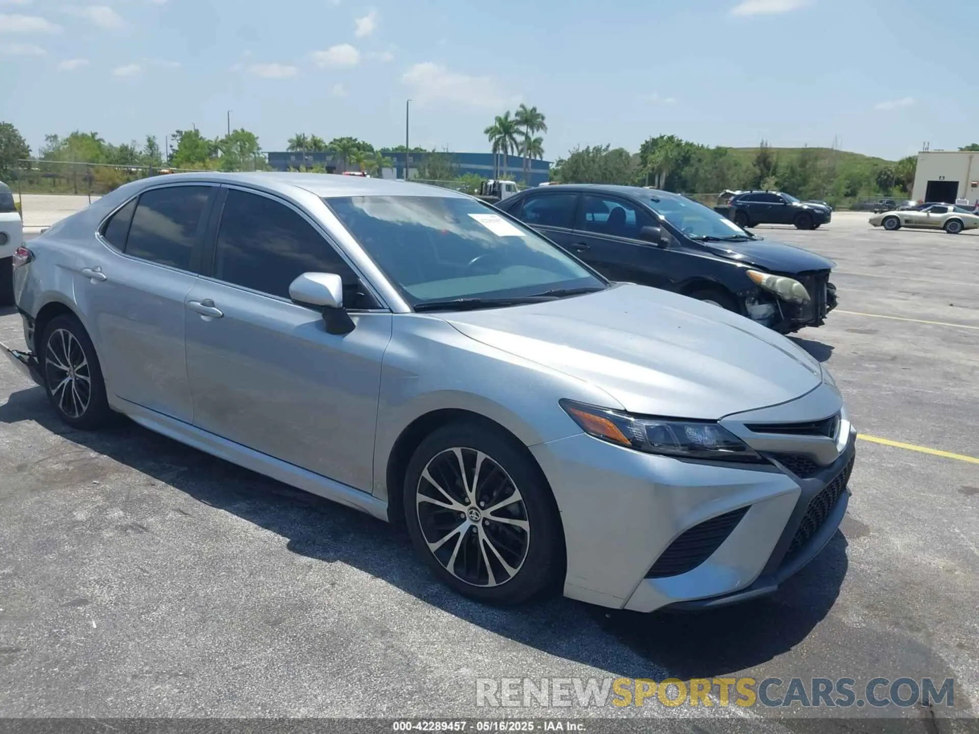 1 Photograph of a damaged car 4T1G11AK3LU509803 TOYOTA CAMRY 2020