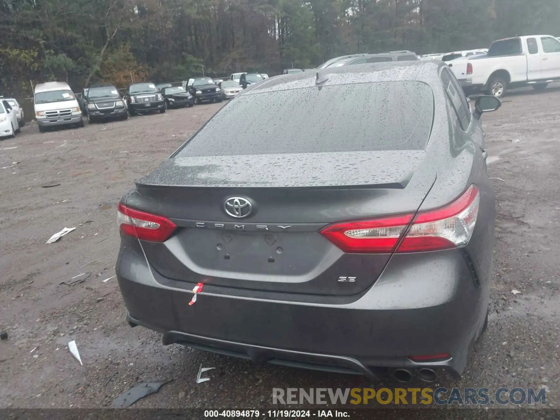 16 Photograph of a damaged car 4T1G11AK3LU511423 TOYOTA CAMRY 2020