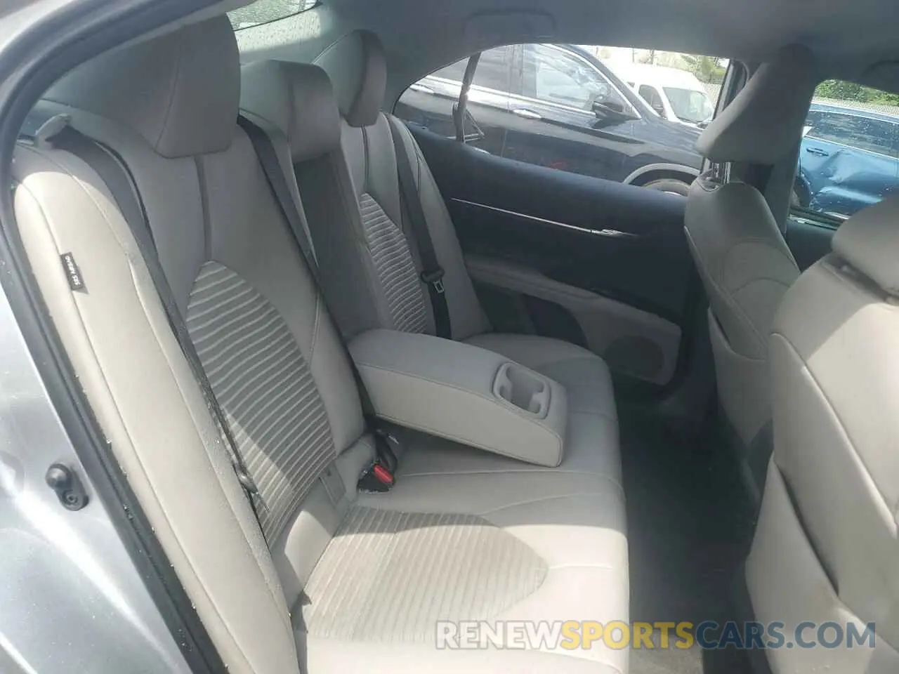 10 Photograph of a damaged car 4T1G11AK3LU878547 TOYOTA CAMRY 2020