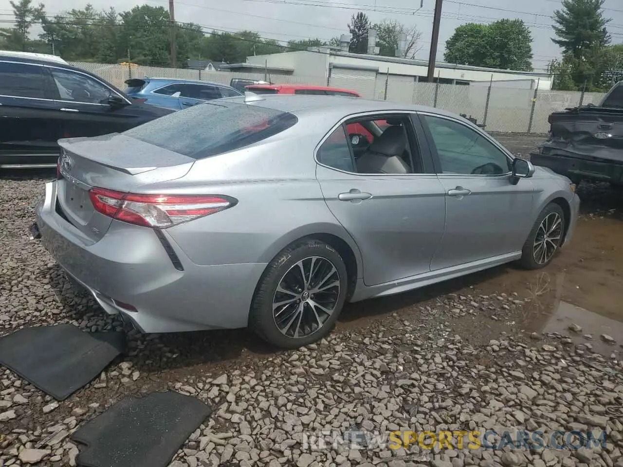 3 Photograph of a damaged car 4T1G11AK3LU878547 TOYOTA CAMRY 2020