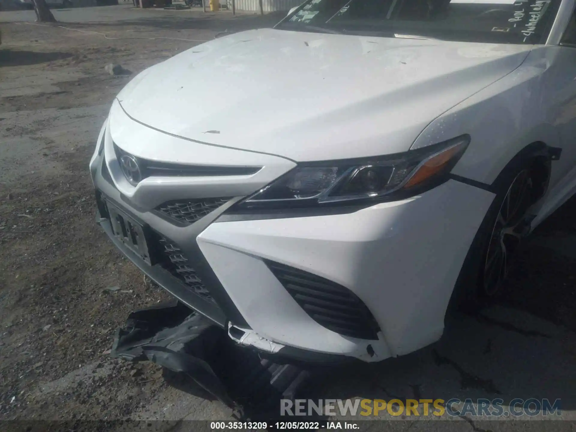 6 Photograph of a damaged car 4T1G11AK3LU880640 TOYOTA CAMRY 2020