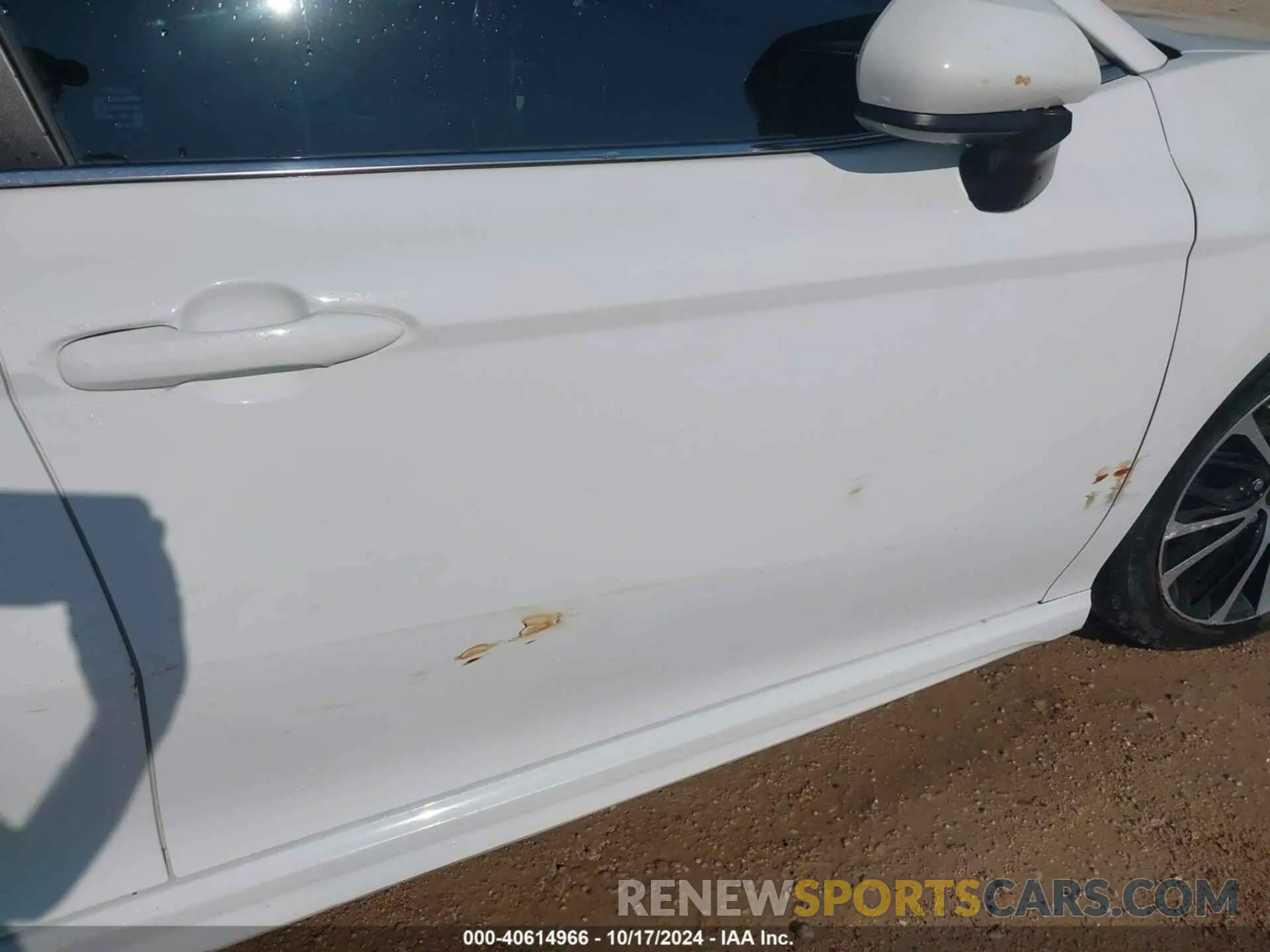 20 Photograph of a damaged car 4T1G11AK3LU886566 TOYOTA CAMRY 2020