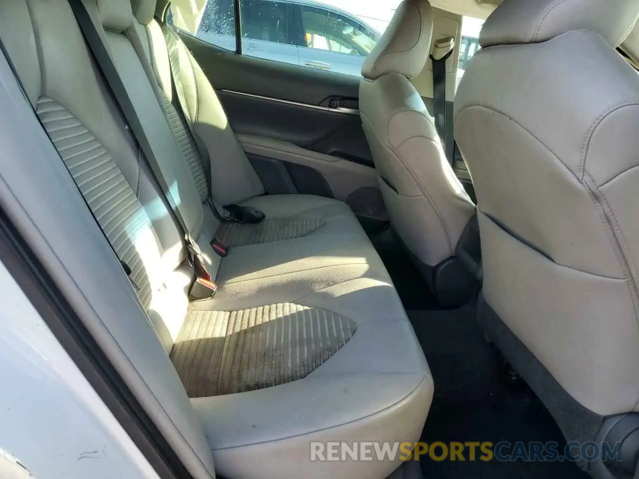 10 Photograph of a damaged car 4T1G11AK3LU890231 TOYOTA CAMRY 2020
