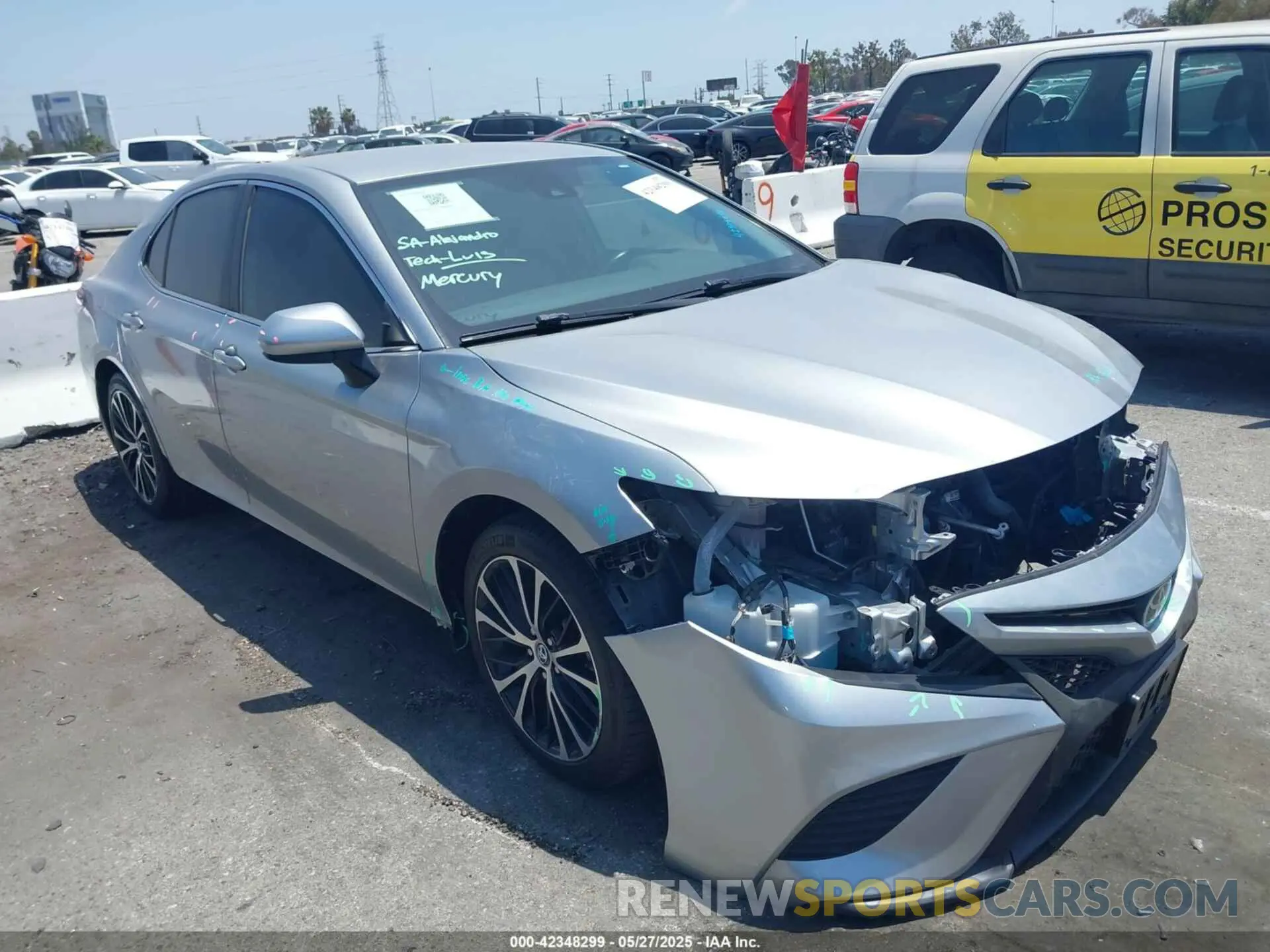 1 Photograph of a damaged car 4T1G11AK3LU898040 TOYOTA CAMRY 2020
