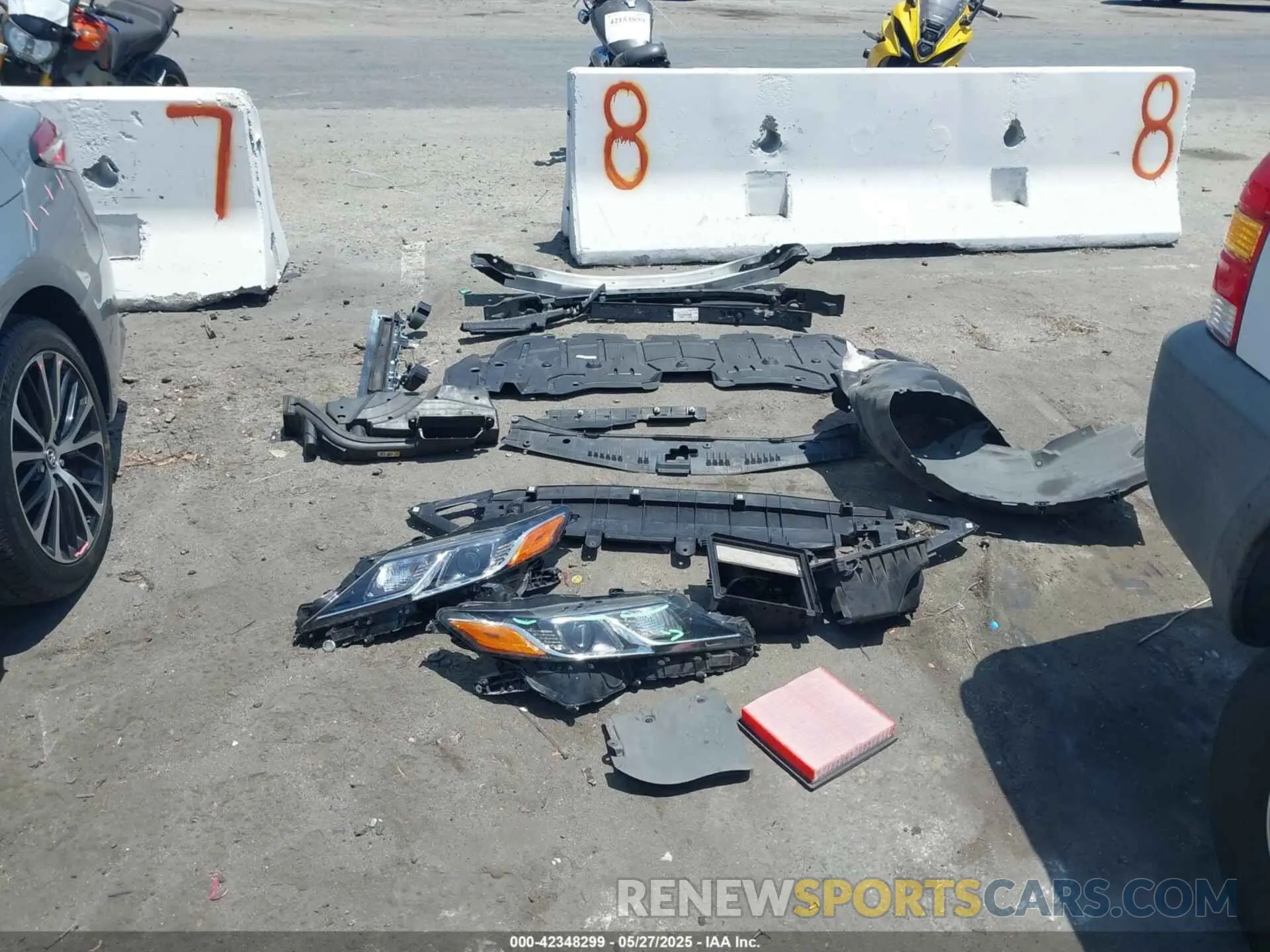 12 Photograph of a damaged car 4T1G11AK3LU898040 TOYOTA CAMRY 2020