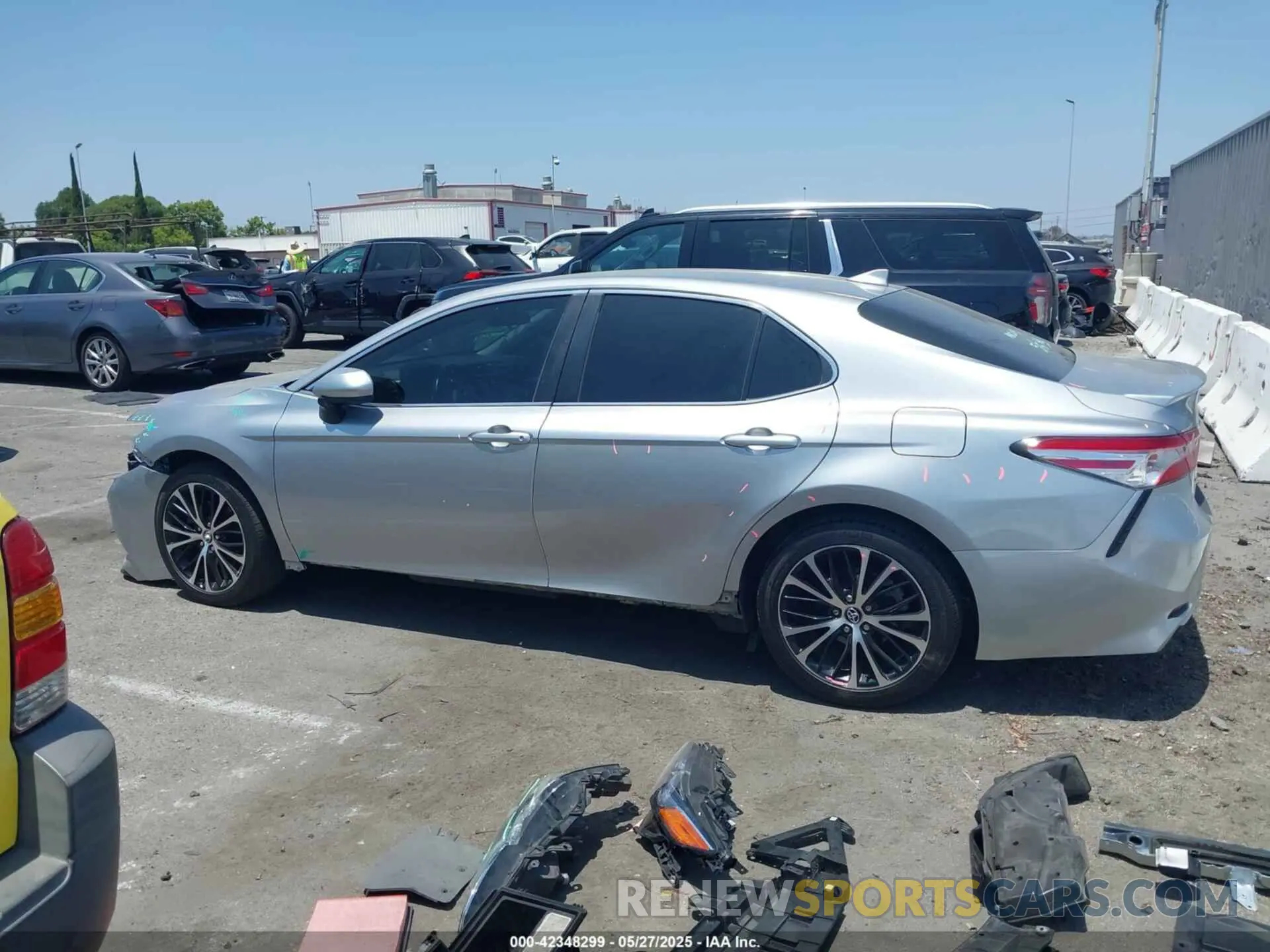 15 Photograph of a damaged car 4T1G11AK3LU898040 TOYOTA CAMRY 2020