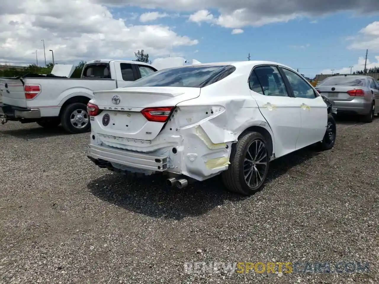 4 Photograph of a damaged car 4T1G11AK3LU898734 TOYOTA CAMRY 2020