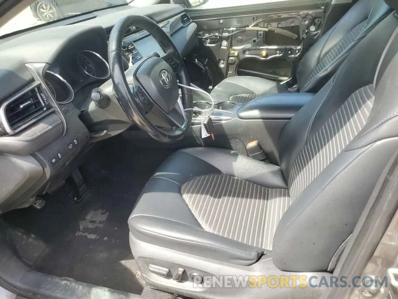 7 Photograph of a damaged car 4T1G11AK3LU907979 TOYOTA CAMRY 2020