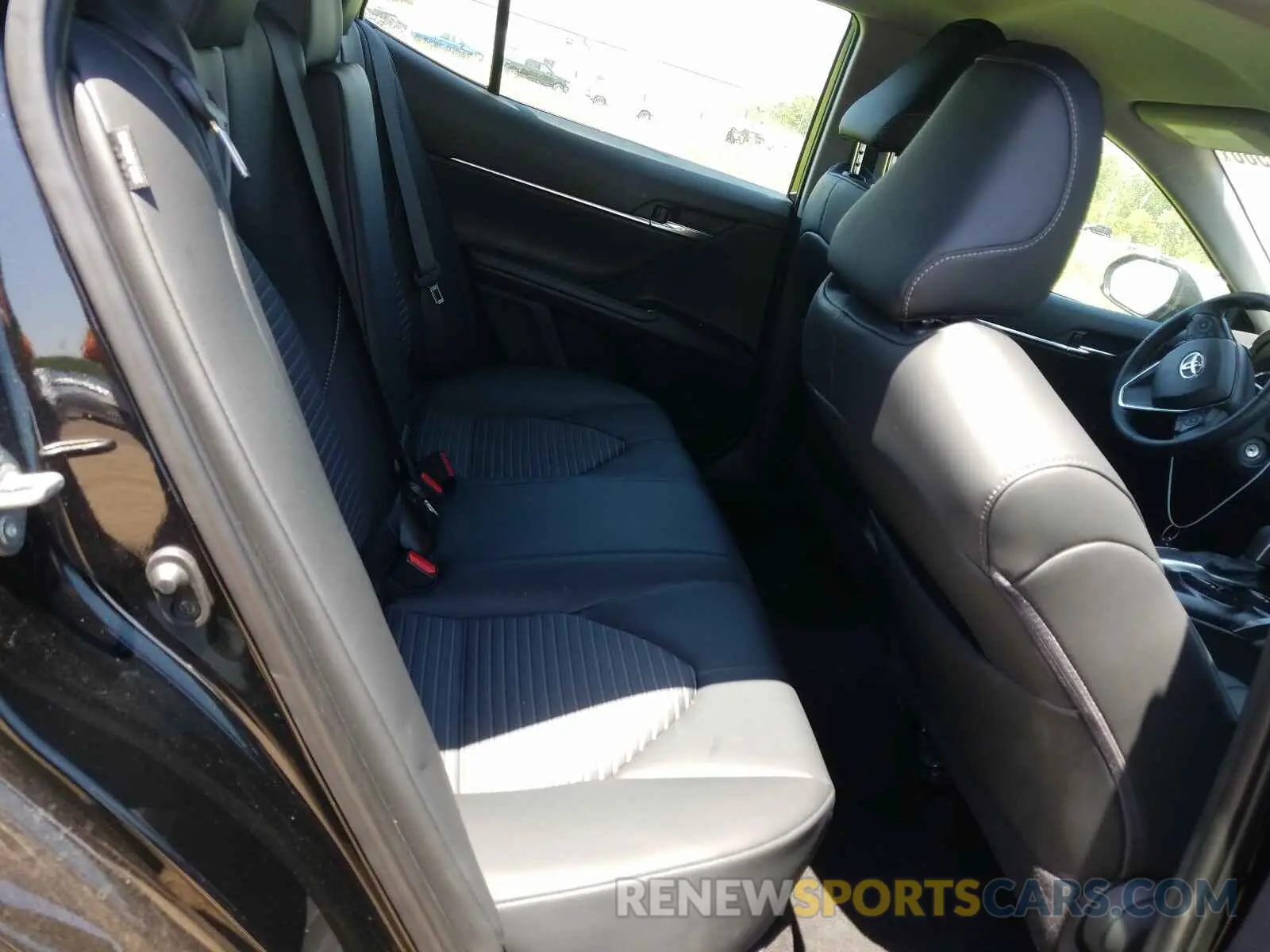 6 Photograph of a damaged car 4T1G11AK3LU918304 TOYOTA CAMRY 2020