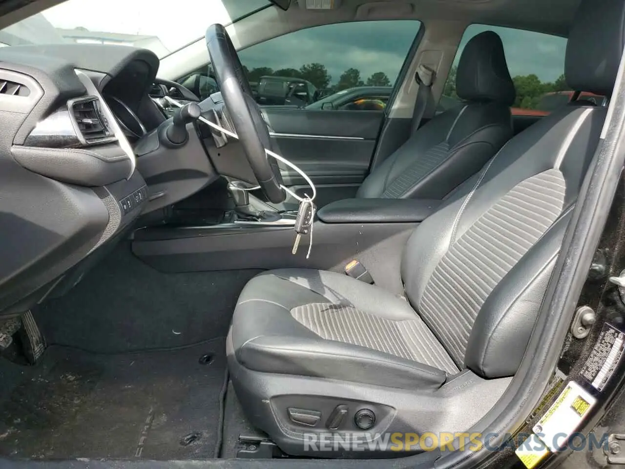 7 Photograph of a damaged car 4T1G11AK3LU924006 TOYOTA CAMRY 2020