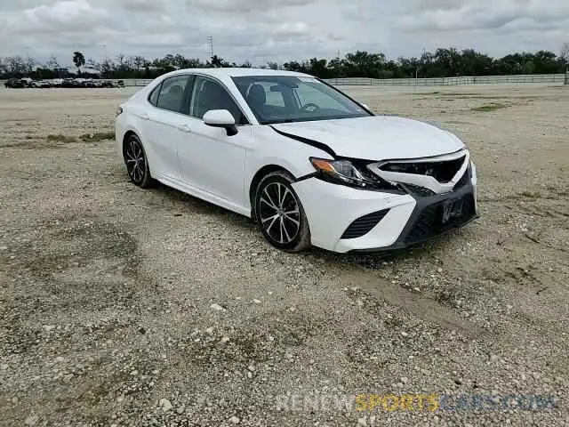 11 Photograph of a damaged car 4T1G11AK3LU924250 TOYOTA CAMRY 2020