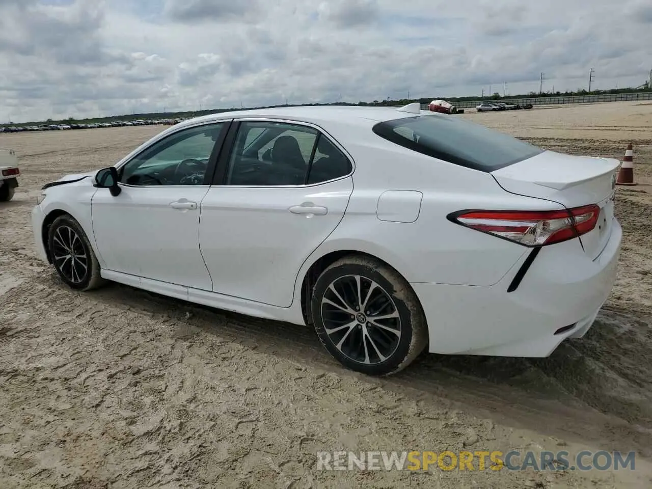 2 Photograph of a damaged car 4T1G11AK3LU924250 TOYOTA CAMRY 2020