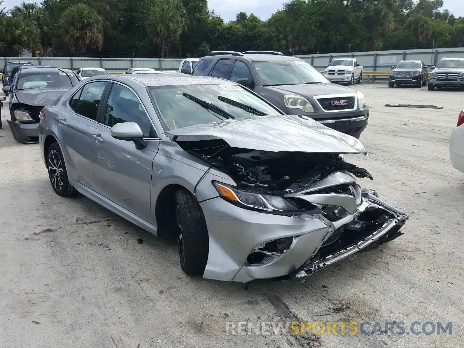 1 Photograph of a damaged car 4T1G11AK3LU933739 TOYOTA CAMRY 2020