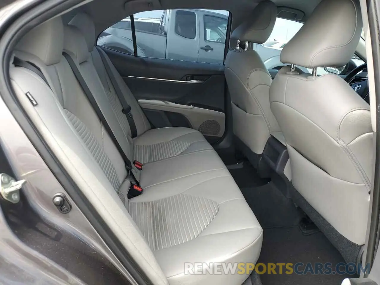 10 Photograph of a damaged car 4T1G11AK3LU934888 TOYOTA CAMRY 2020