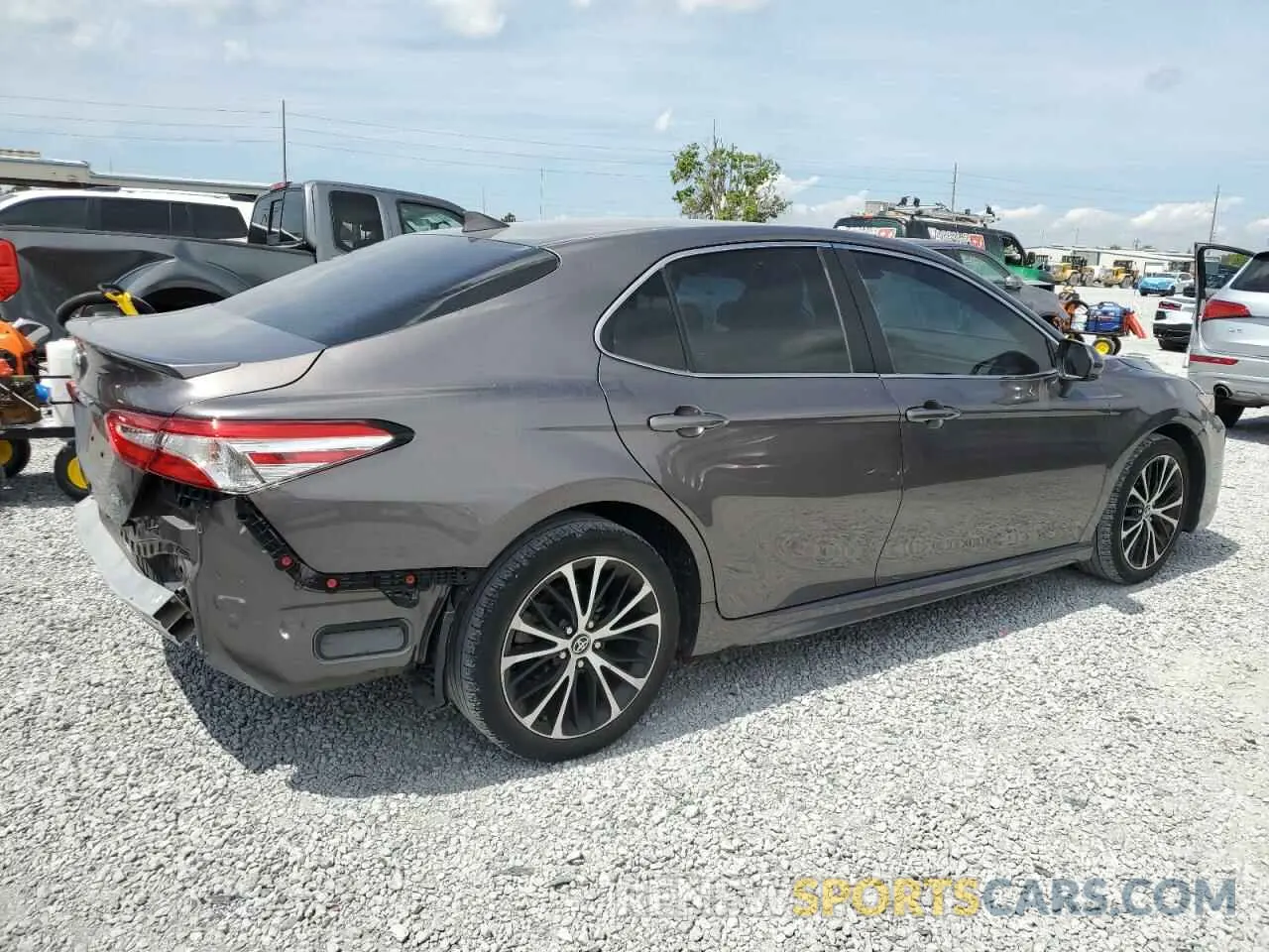 3 Photograph of a damaged car 4T1G11AK3LU934888 TOYOTA CAMRY 2020