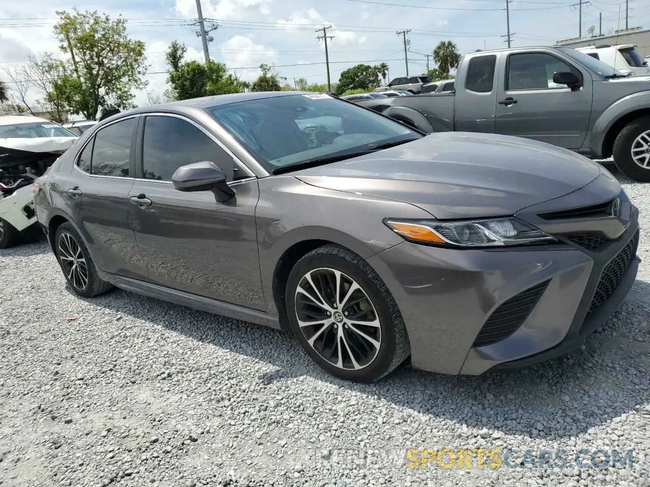 4 Photograph of a damaged car 4T1G11AK3LU934888 TOYOTA CAMRY 2020