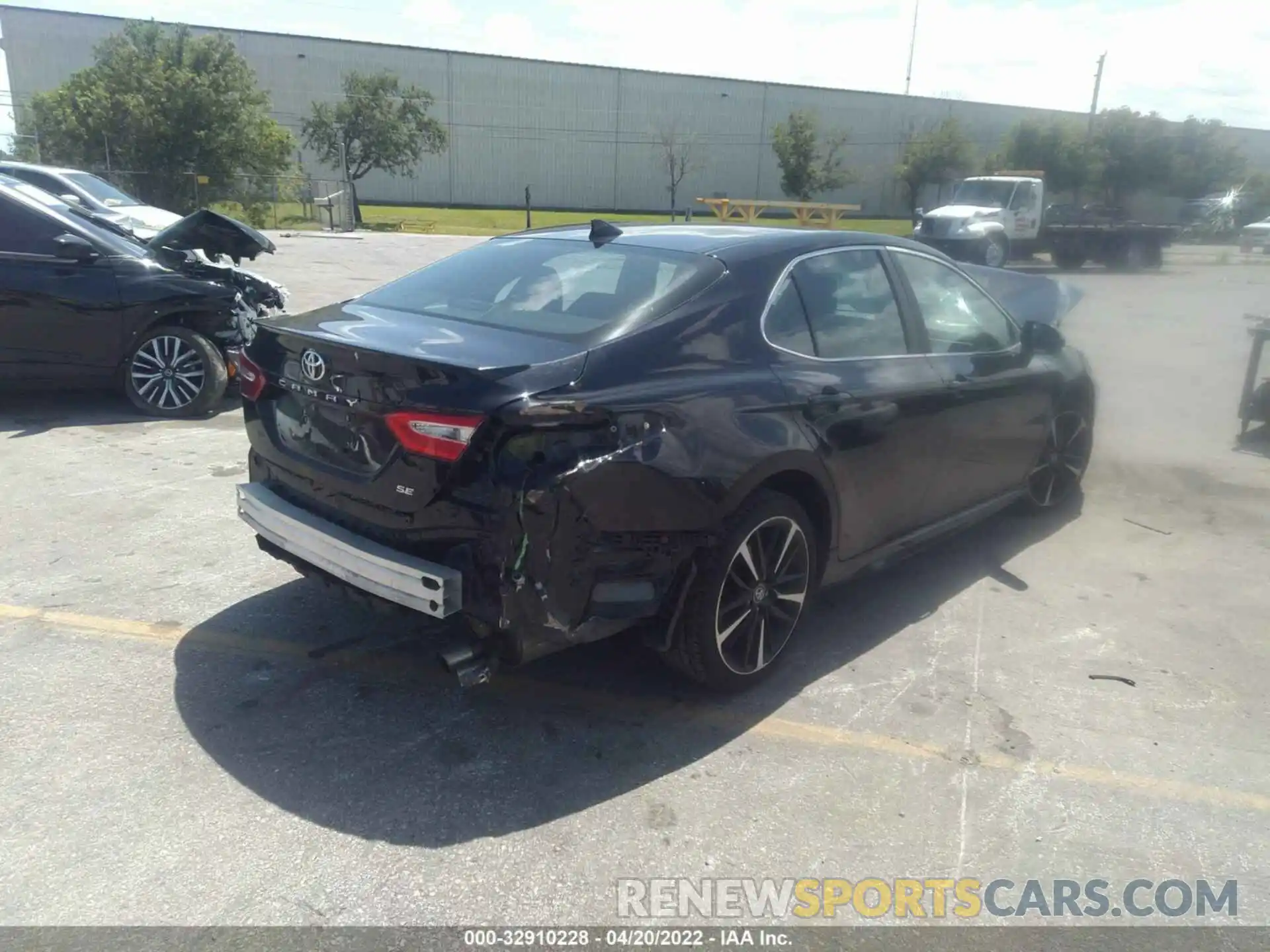 4 Photograph of a damaged car 4T1G11AK3LU935345 TOYOTA CAMRY 2020