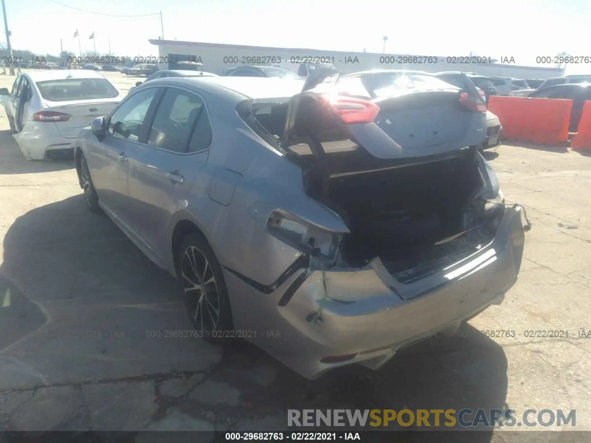 3 Photograph of a damaged car 4T1G11AK3LU942375 TOYOTA CAMRY 2020