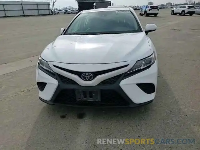 10 Photograph of a damaged car 4T1G11AK3LU942831 TOYOTA CAMRY 2020