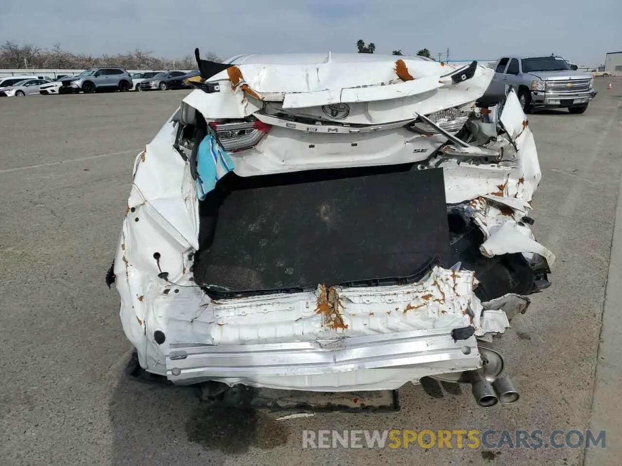 6 Photograph of a damaged car 4T1G11AK3LU942831 TOYOTA CAMRY 2020