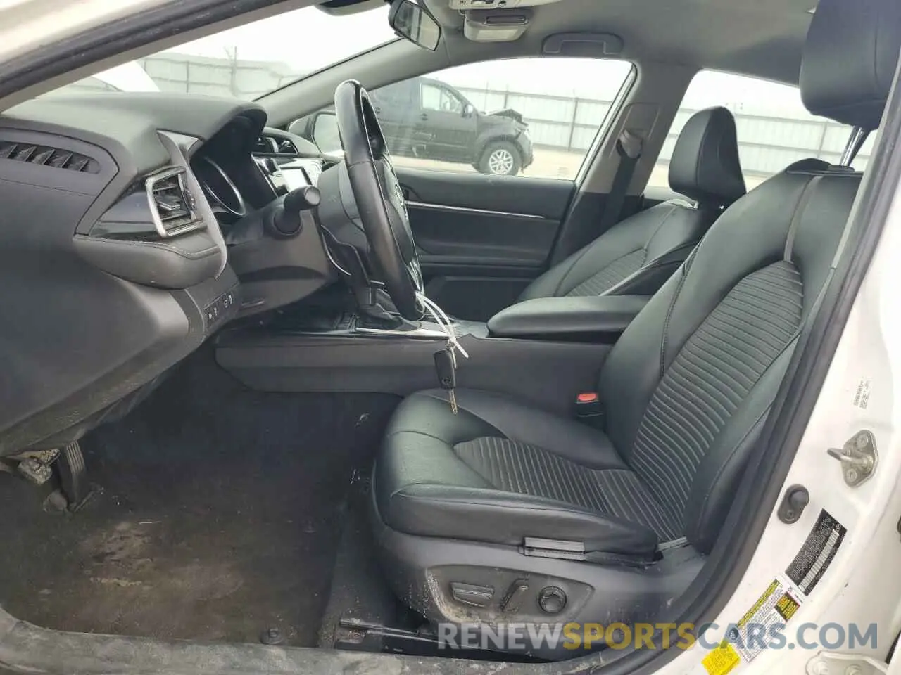 7 Photograph of a damaged car 4T1G11AK3LU942831 TOYOTA CAMRY 2020