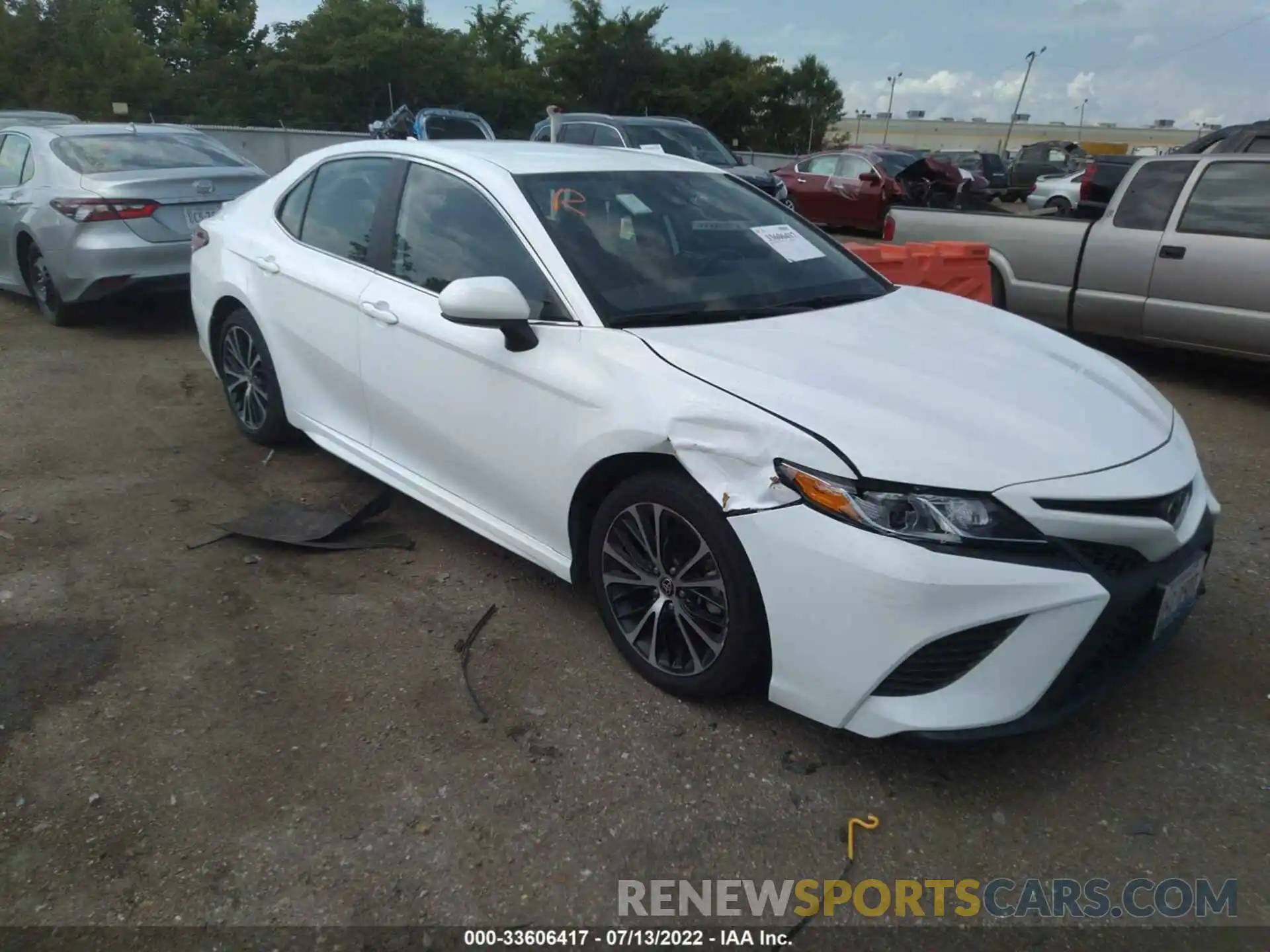 1 Photograph of a damaged car 4T1G11AK3LU950444 TOYOTA CAMRY 2020