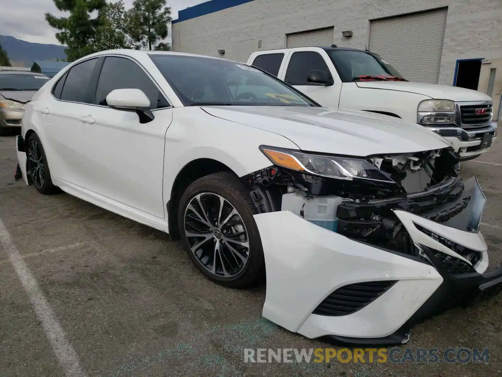 1 Photograph of a damaged car 4T1G11AK3LU951495 TOYOTA CAMRY 2020