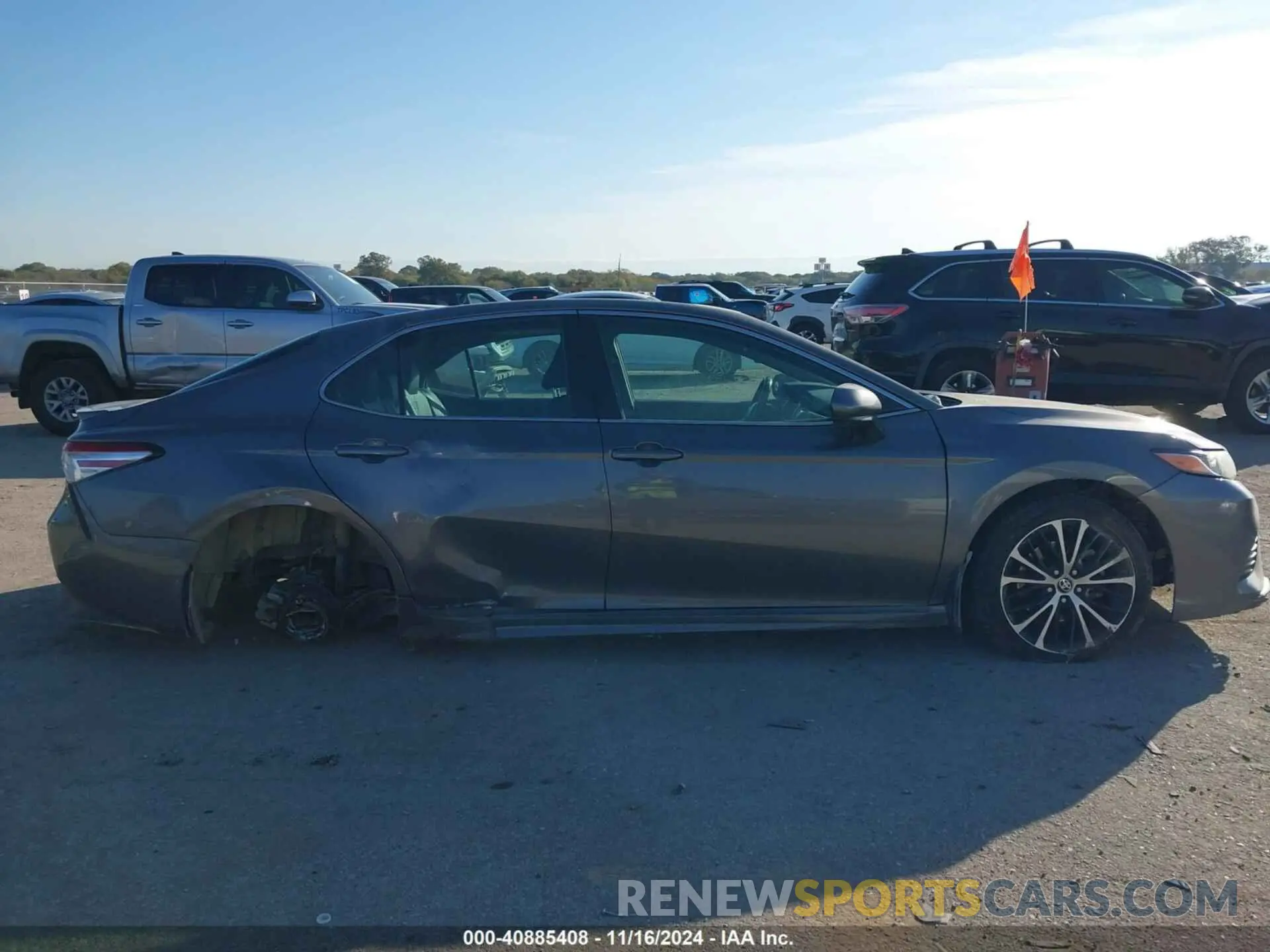 14 Photograph of a damaged car 4T1G11AK3LU981175 TOYOTA CAMRY 2020