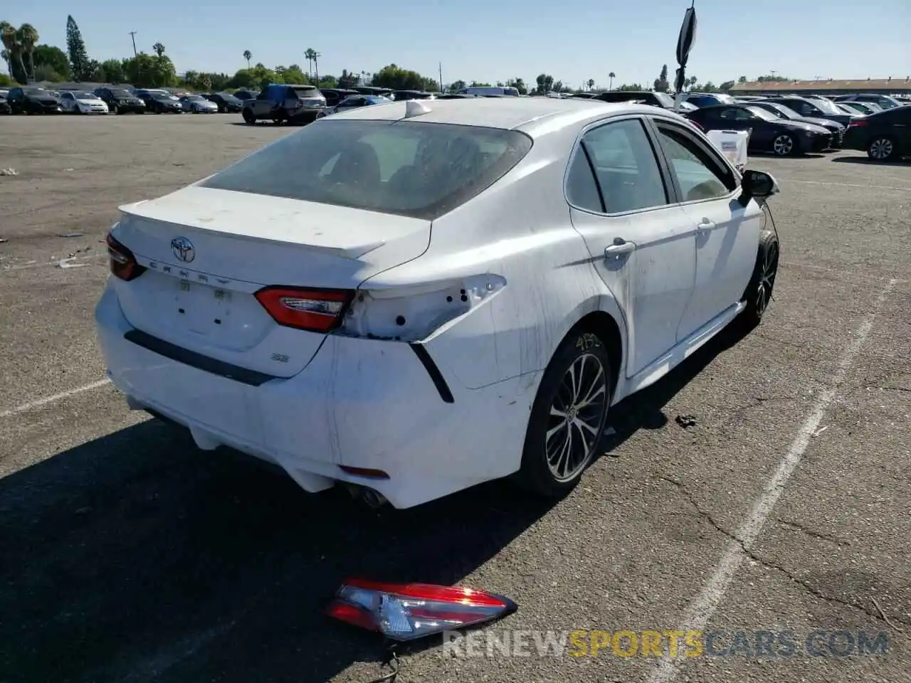 4 Photograph of a damaged car 4T1G11AK3LU996386 TOYOTA CAMRY 2020