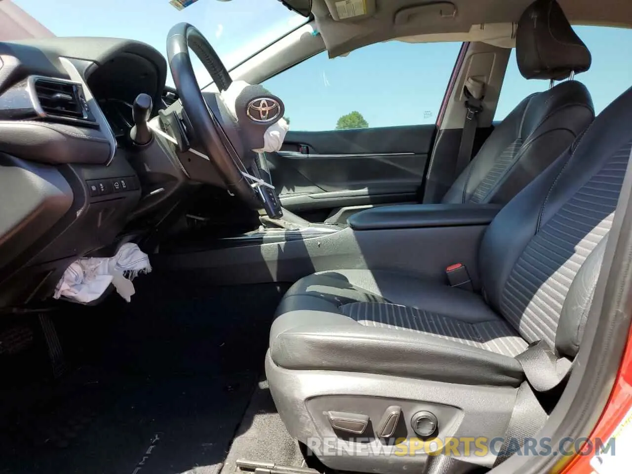 7 Photograph of a damaged car 4T1G11AK4LU328547 TOYOTA CAMRY 2020