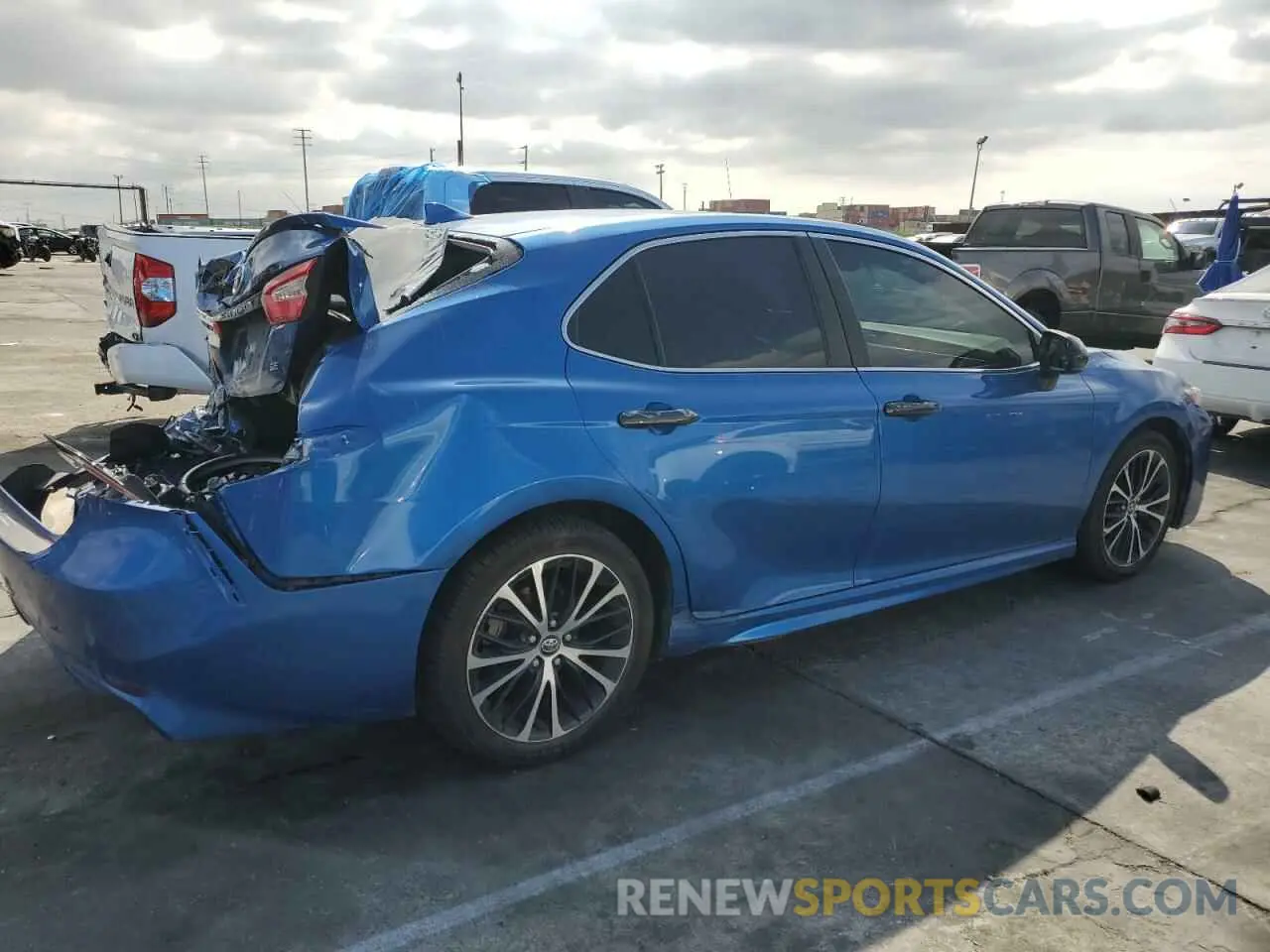 3 Photograph of a damaged car 4T1G11AK4LU342545 TOYOTA CAMRY 2020