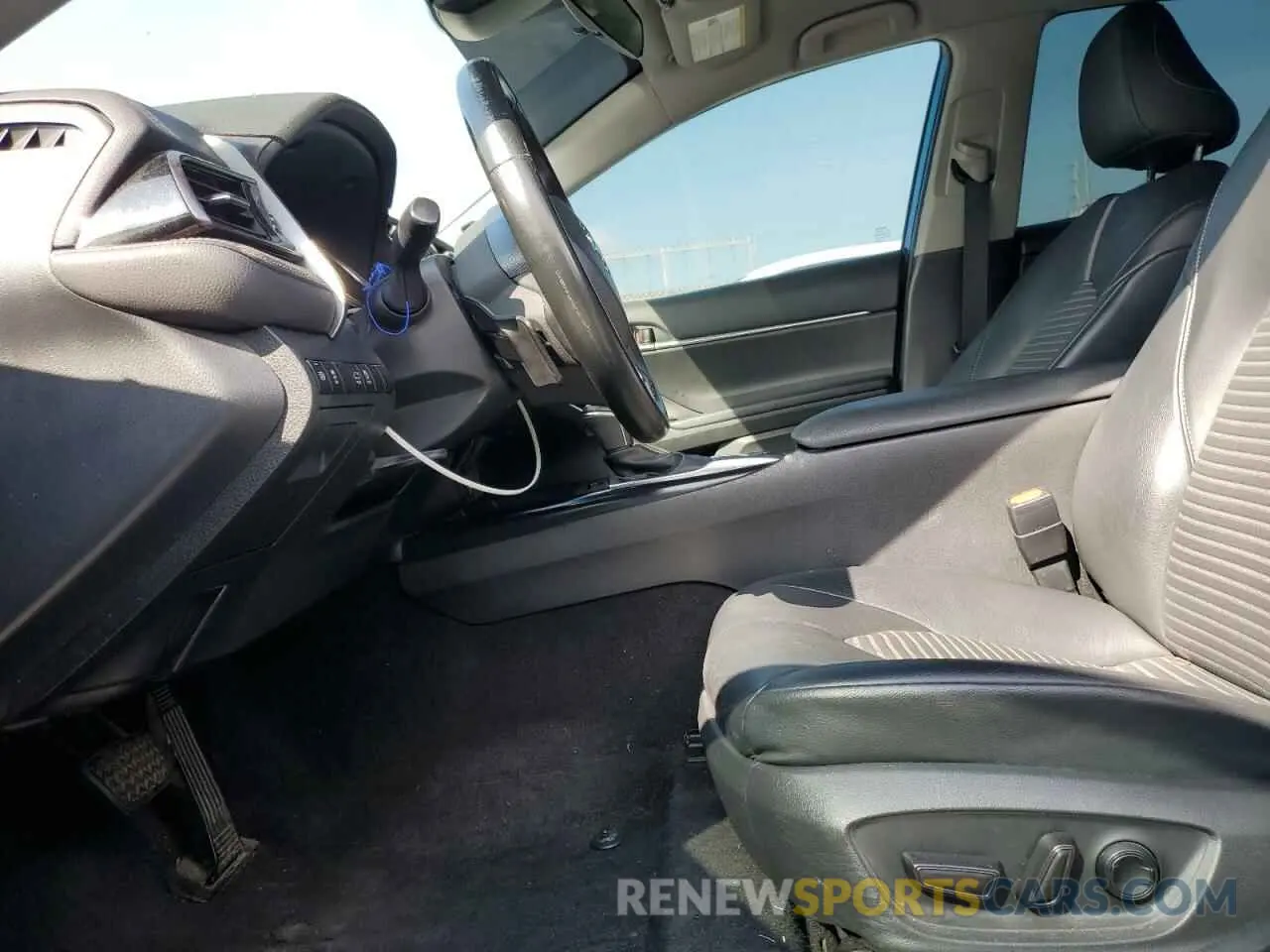 7 Photograph of a damaged car 4T1G11AK4LU342545 TOYOTA CAMRY 2020