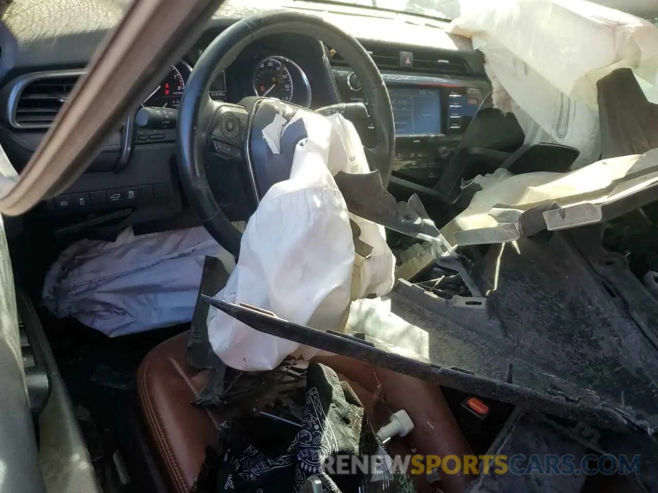 8 Photograph of a damaged car 4T1G11AK4LU348474 TOYOTA CAMRY 2020