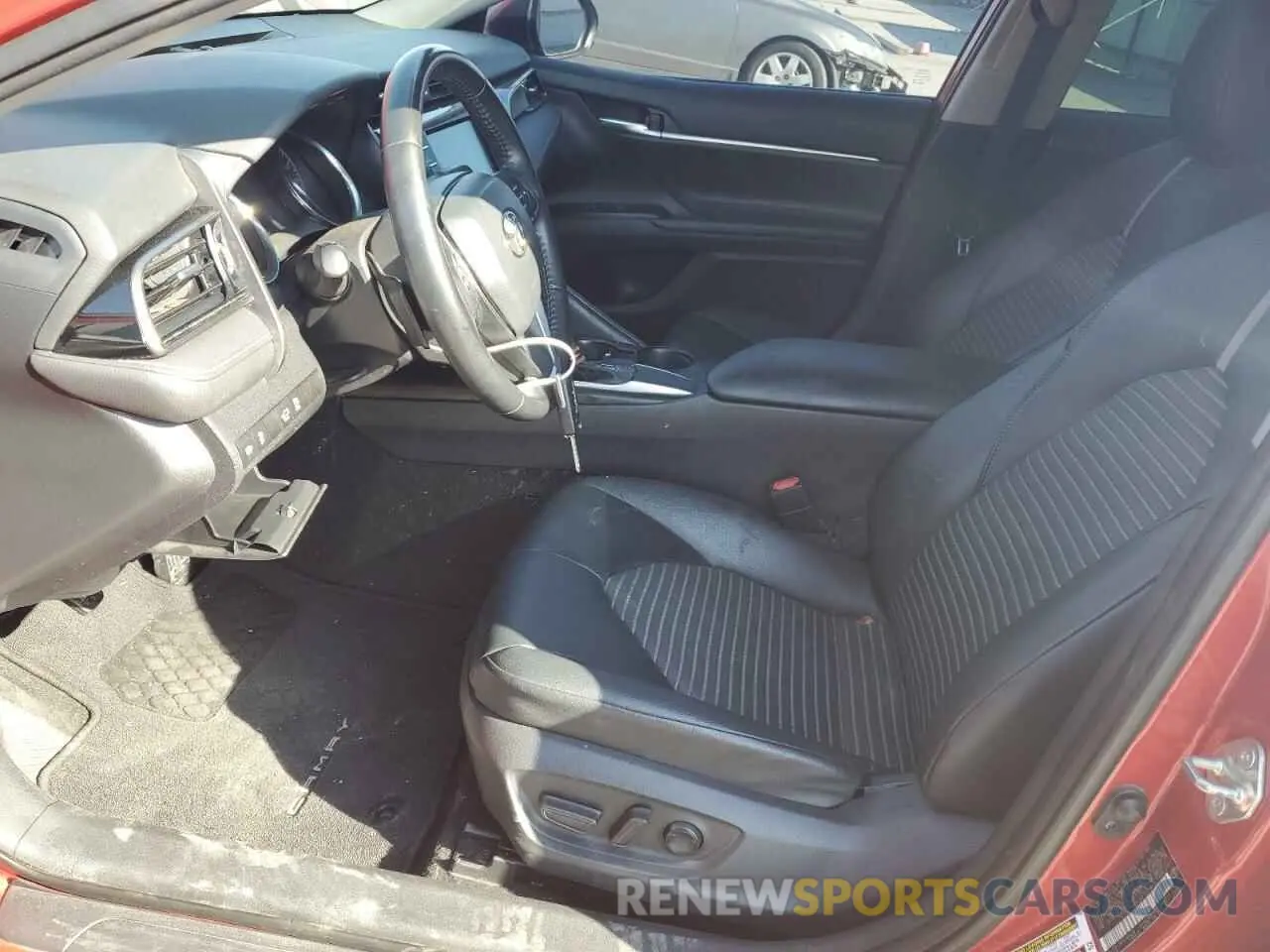 7 Photograph of a damaged car 4T1G11AK4LU370278 TOYOTA CAMRY 2020