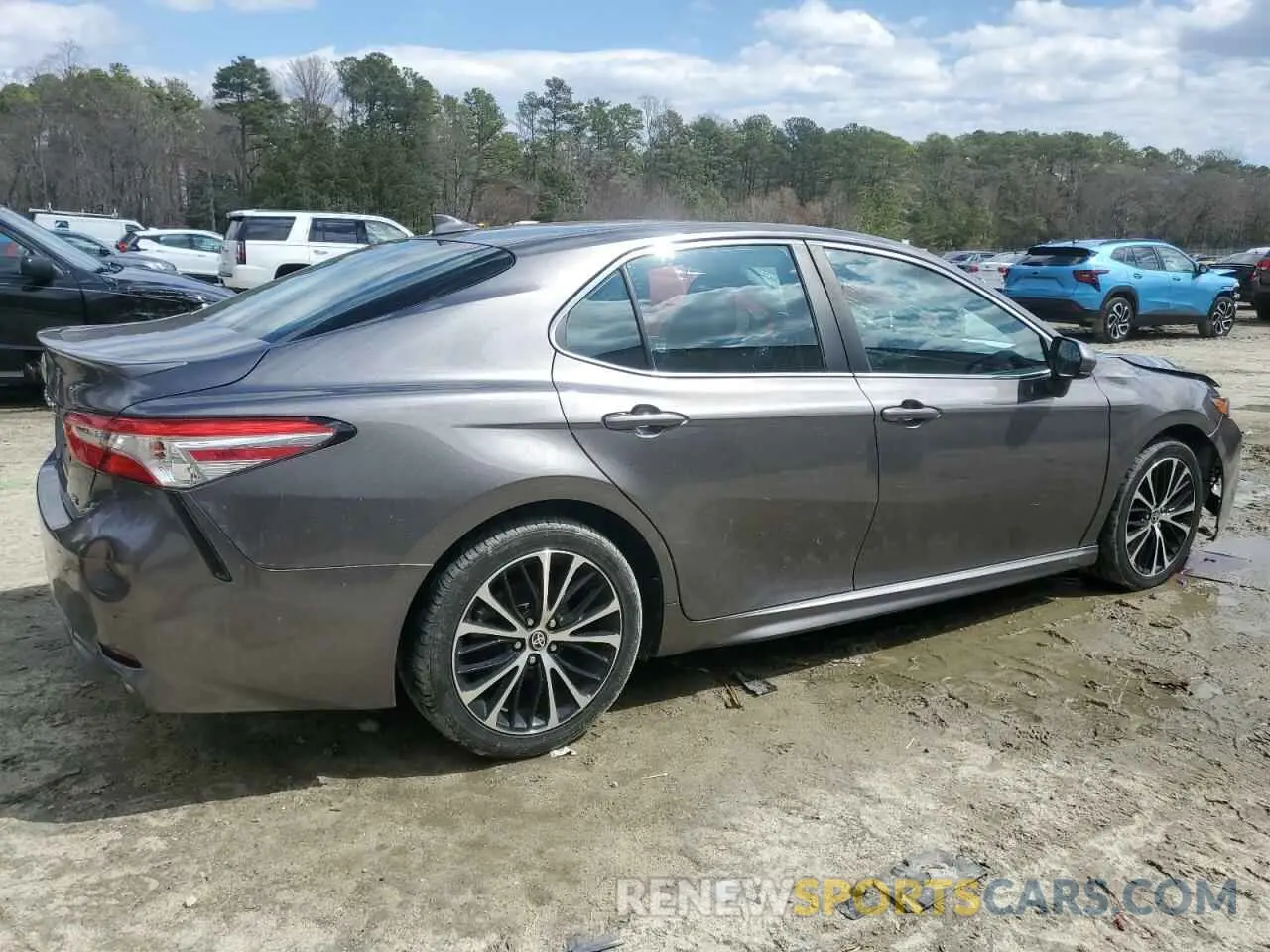 3 Photograph of a damaged car 4T1G11AK4LU504741 TOYOTA CAMRY 2020
