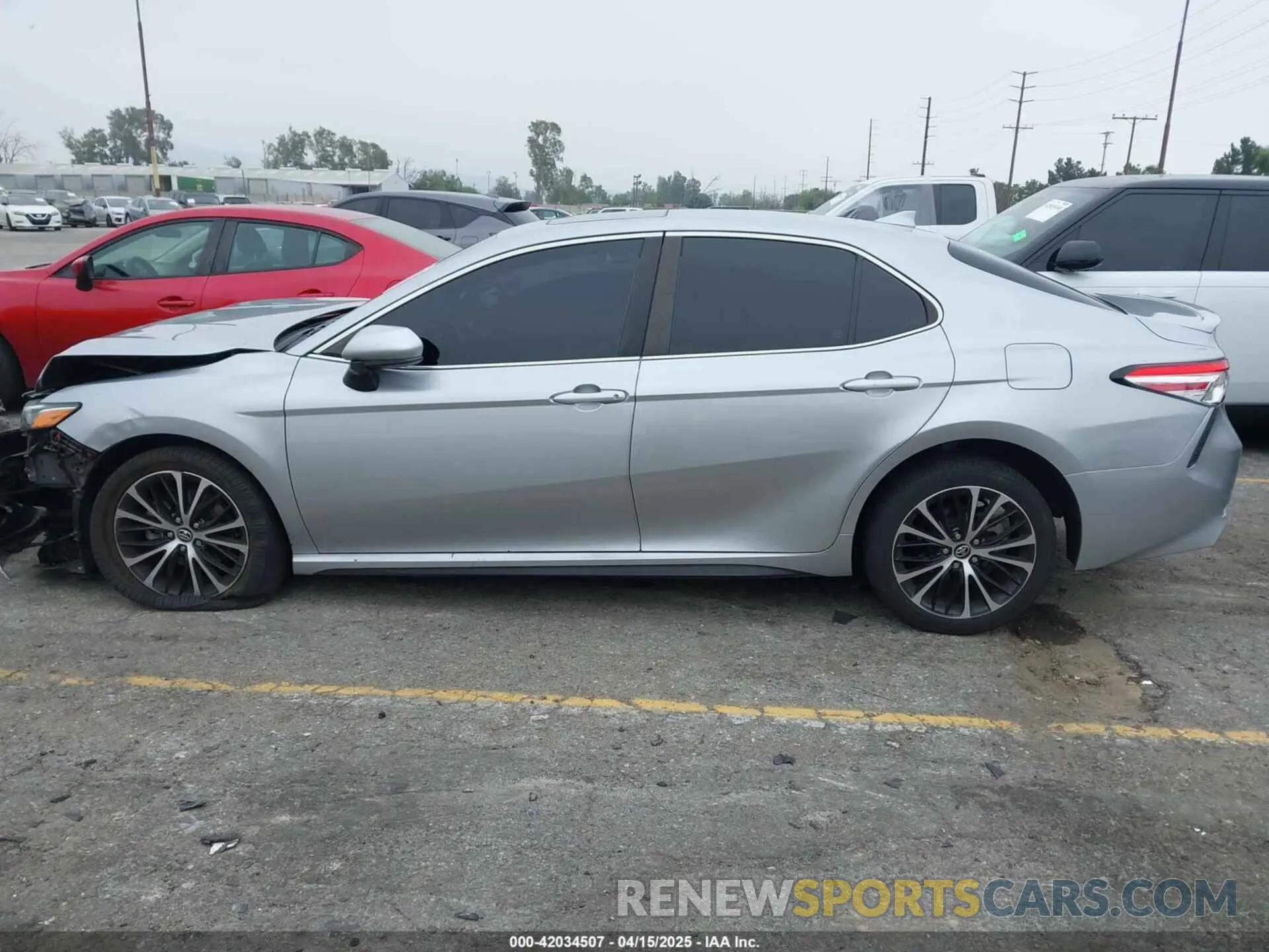 14 Photograph of a damaged car 4T1G11AK4LU872773 TOYOTA CAMRY 2020