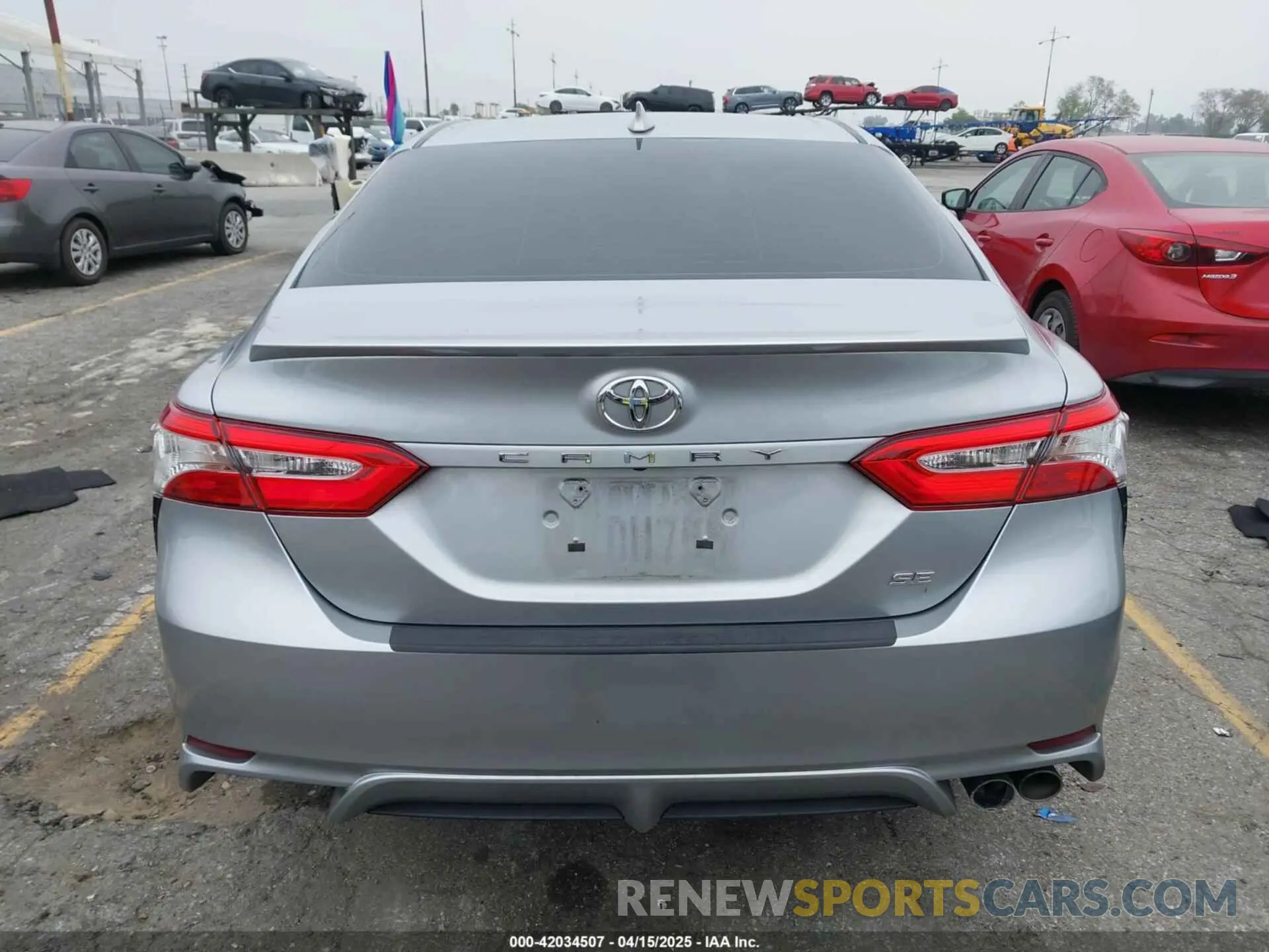 16 Photograph of a damaged car 4T1G11AK4LU872773 TOYOTA CAMRY 2020