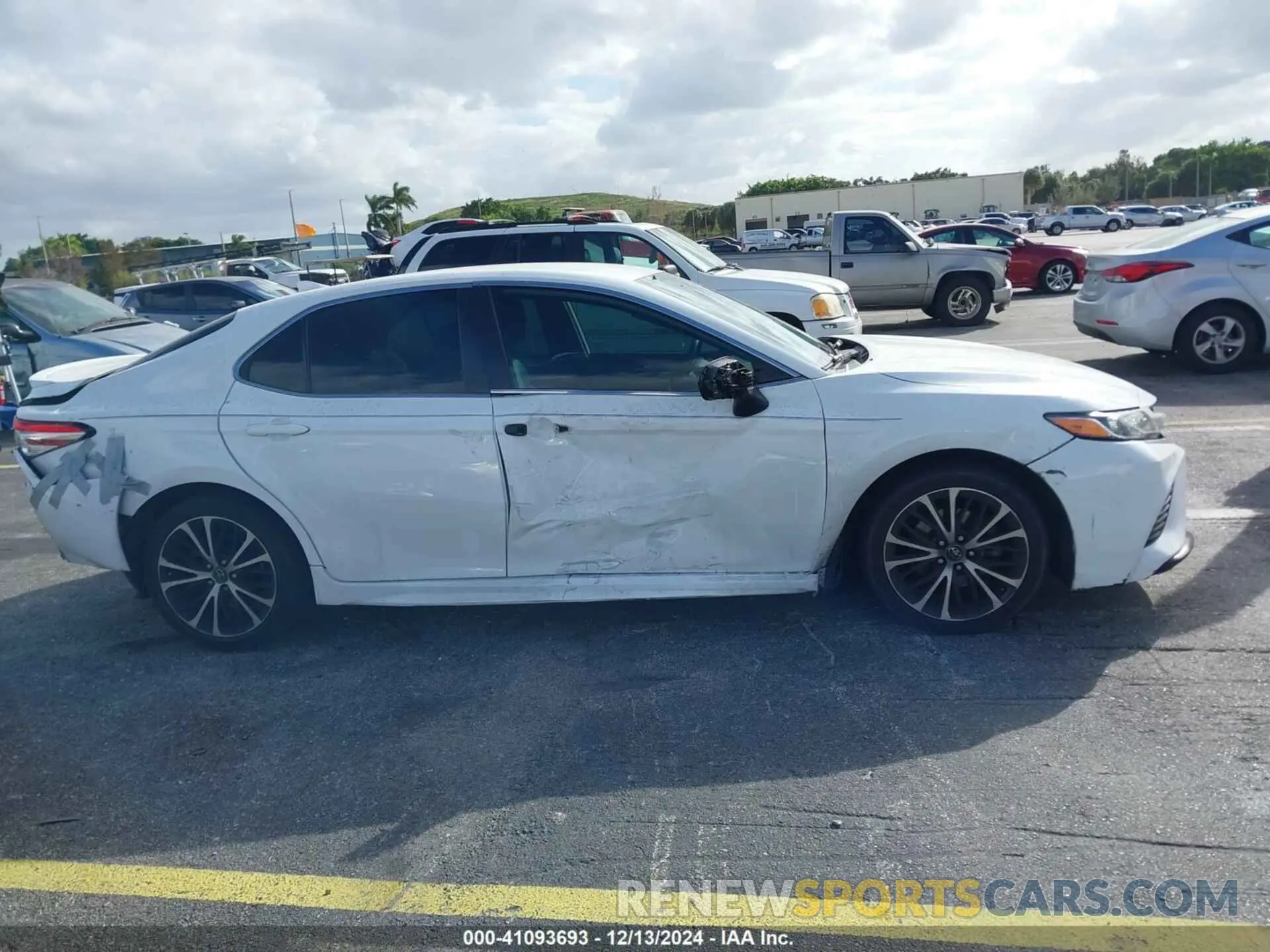 13 Photograph of a damaged car 4T1G11AK4LU884549 TOYOTA CAMRY 2020