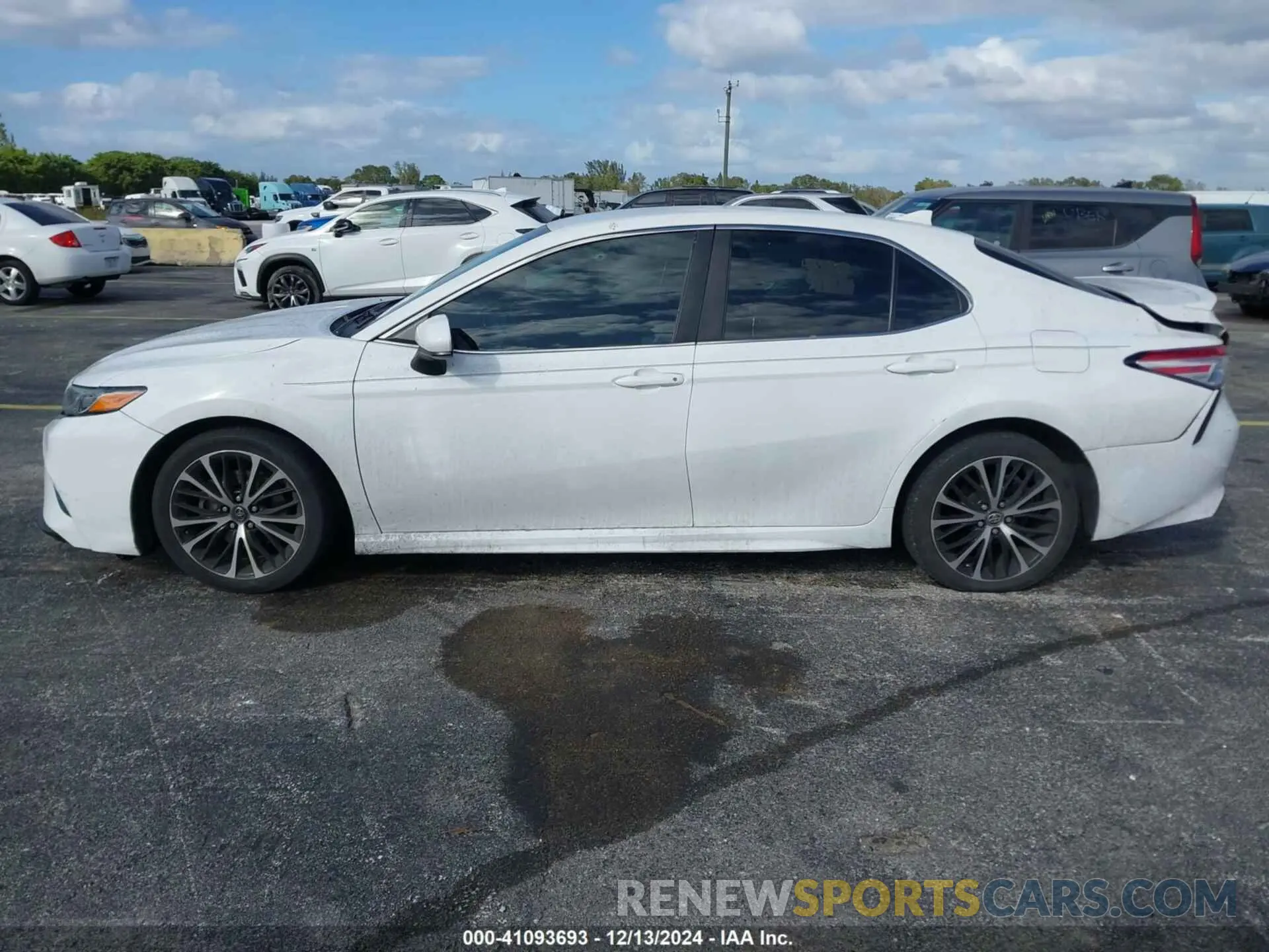 14 Photograph of a damaged car 4T1G11AK4LU884549 TOYOTA CAMRY 2020