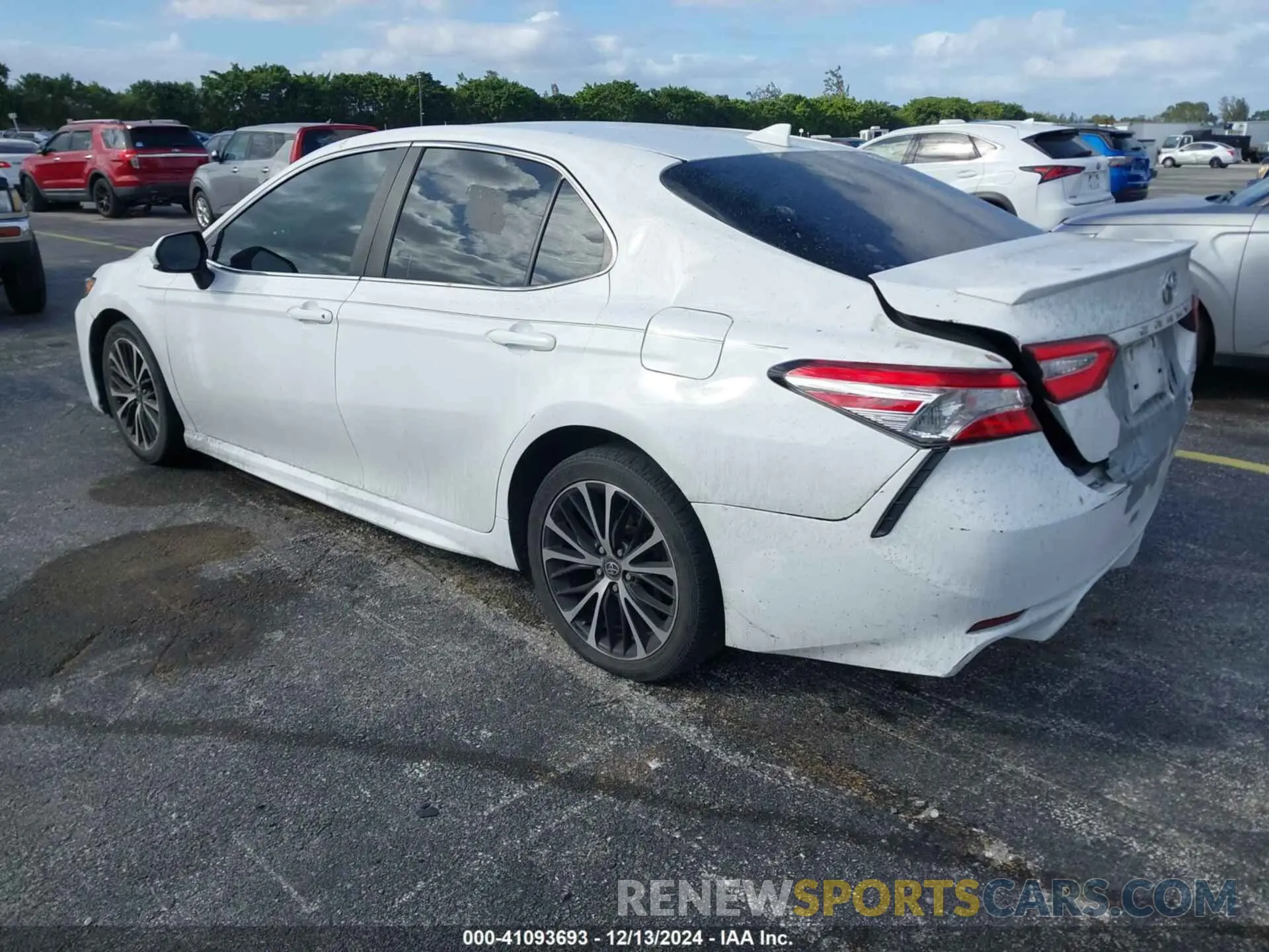 3 Photograph of a damaged car 4T1G11AK4LU884549 TOYOTA CAMRY 2020