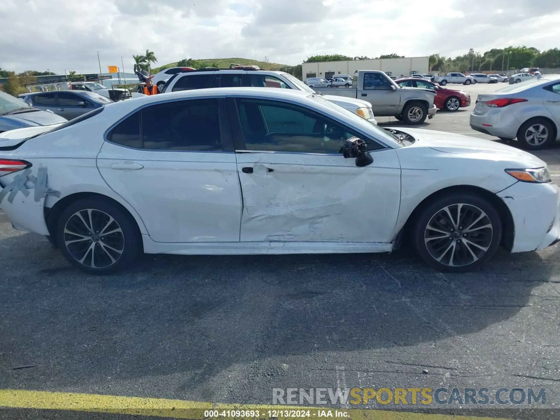 6 Photograph of a damaged car 4T1G11AK4LU884549 TOYOTA CAMRY 2020