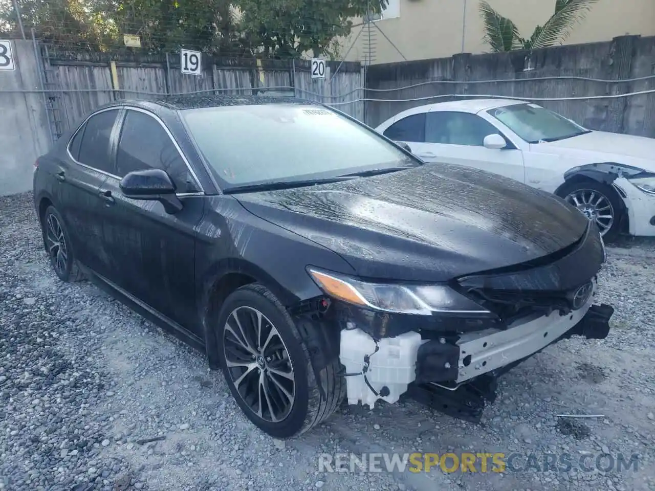 4 Photograph of a damaged car 4T1G11AK4LU906064 TOYOTA CAMRY 2020