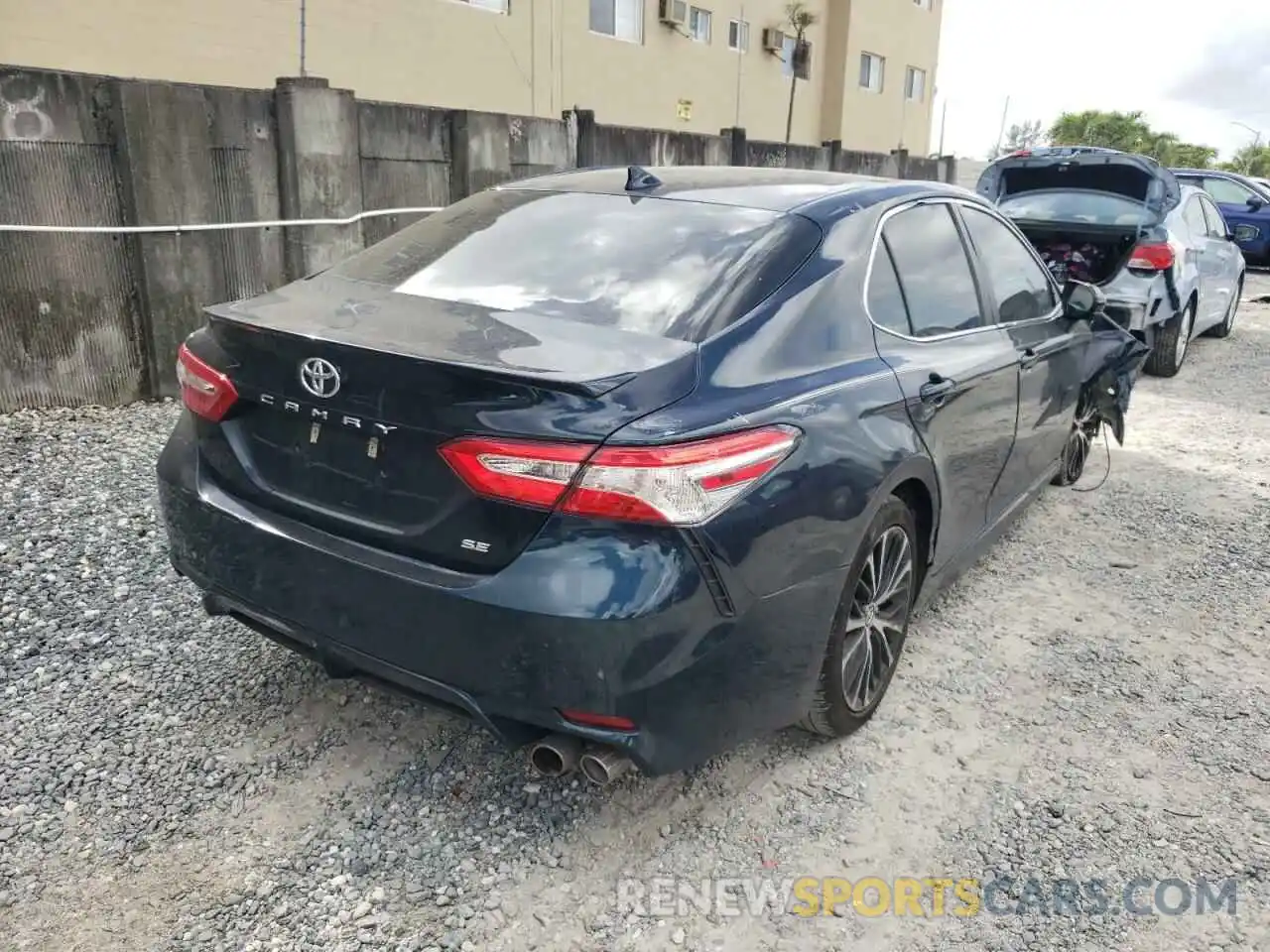 4 Photograph of a damaged car 4T1G11AK4LU906694 TOYOTA CAMRY 2020