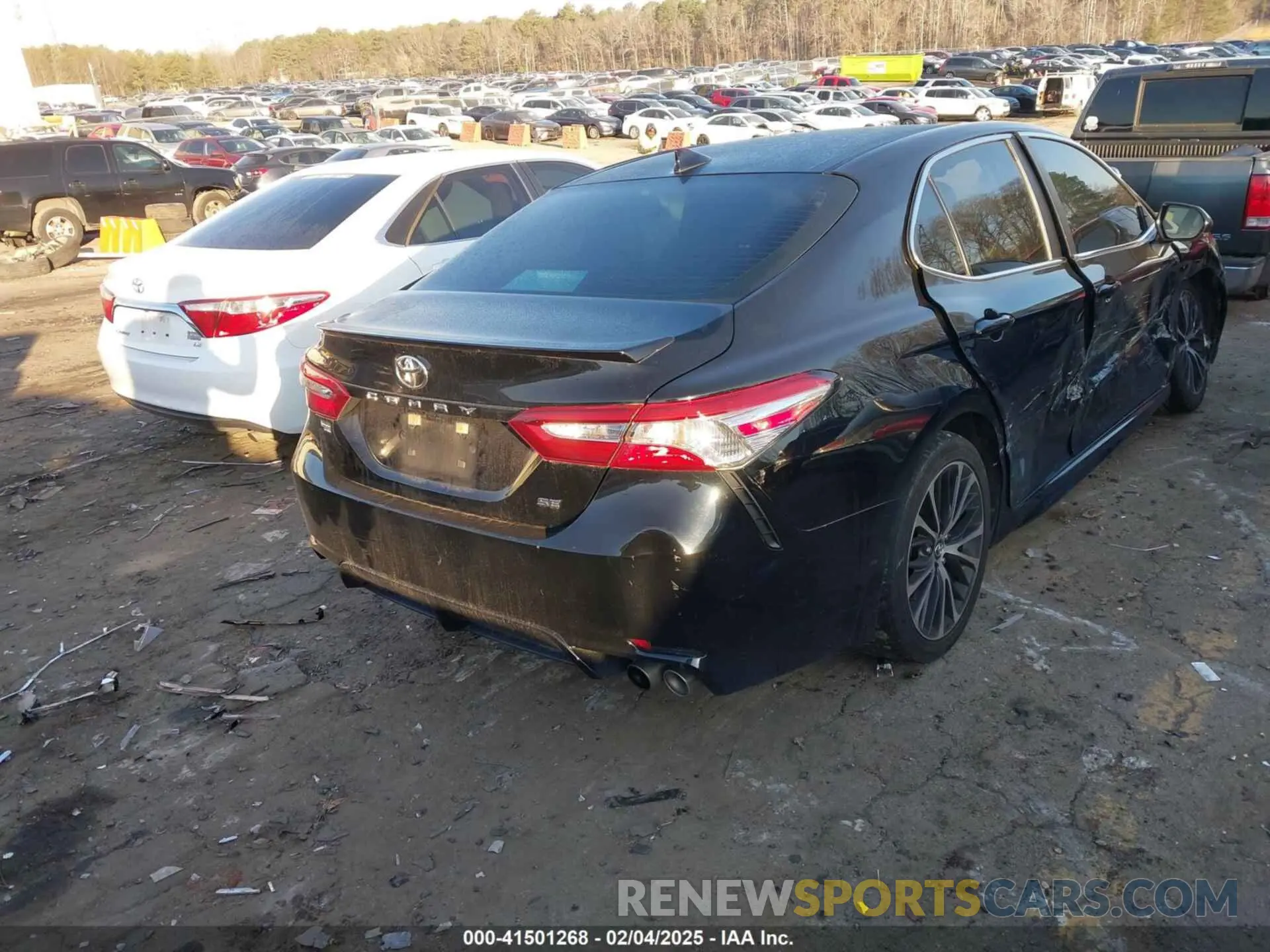 4 Photograph of a damaged car 4T1G11AK4LU913113 TOYOTA CAMRY 2020