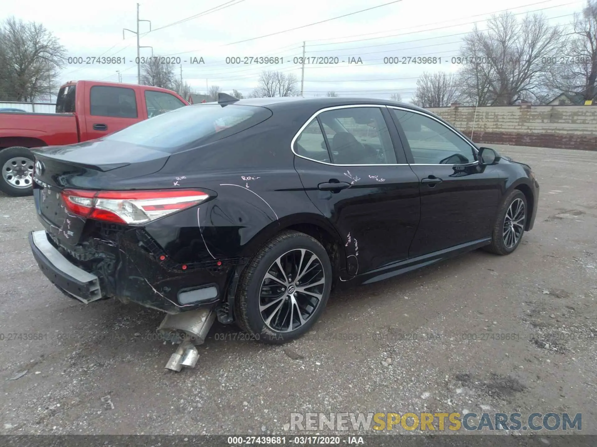 4 Photograph of a damaged car 4T1G11AK4LU917548 TOYOTA CAMRY 2020
