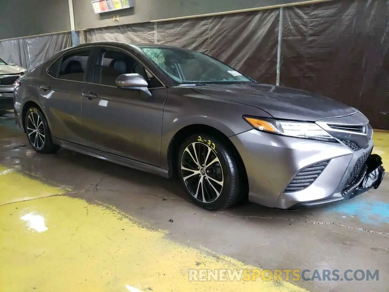 4 Photograph of a damaged car 4T1G11AK4LU927738 TOYOTA CAMRY 2020