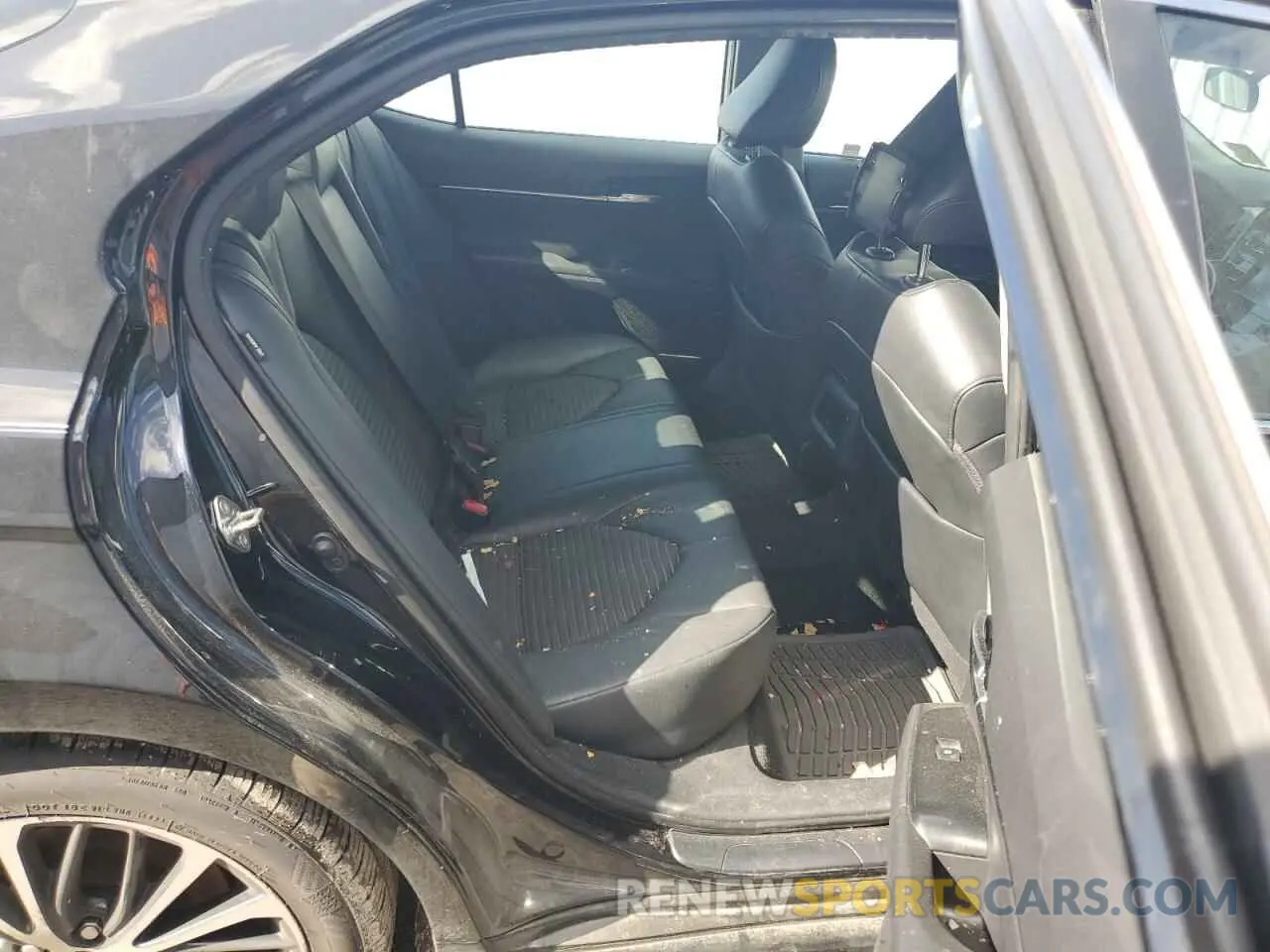 10 Photograph of a damaged car 4T1G11AK4LU945270 TOYOTA CAMRY 2020