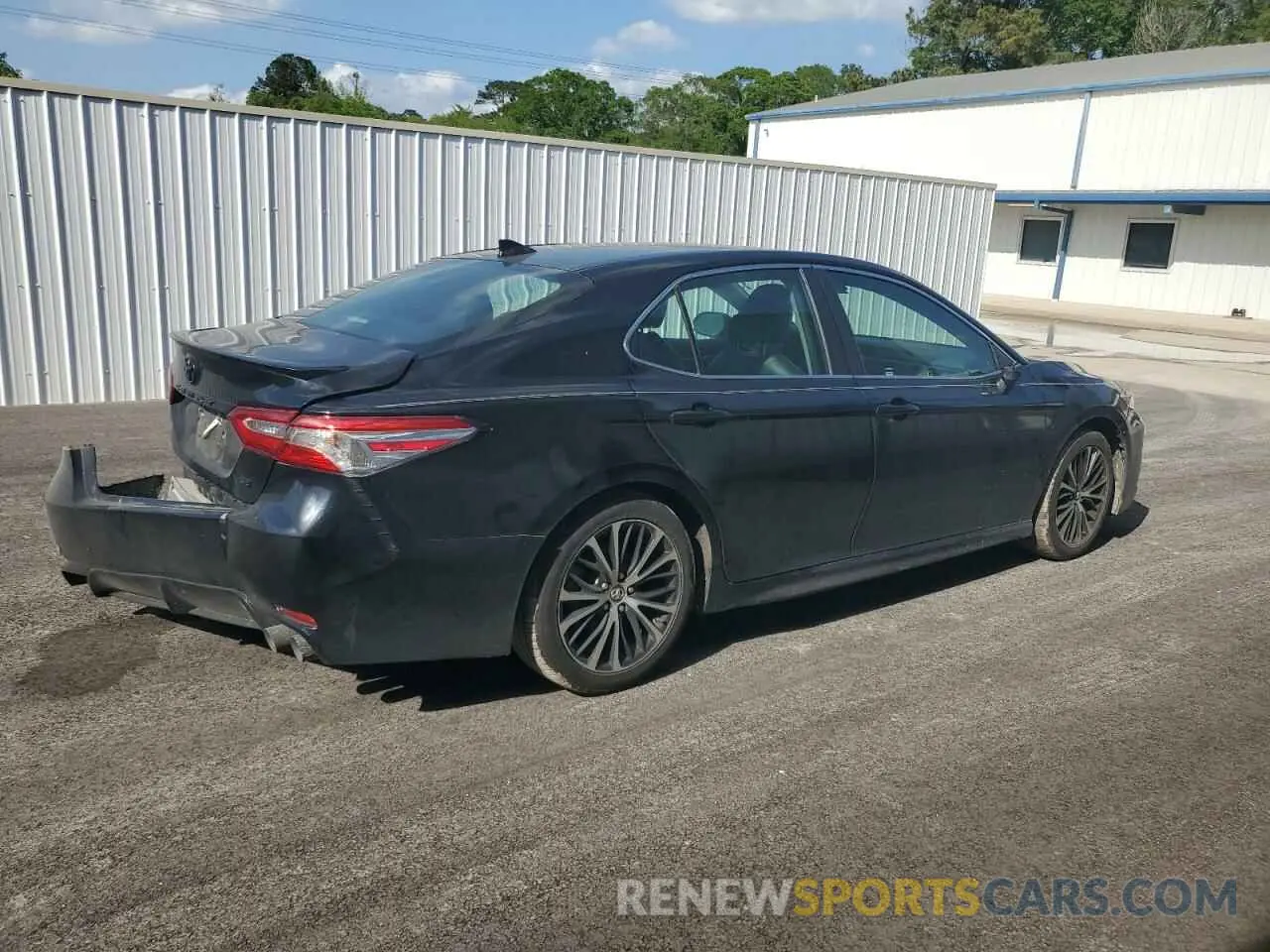 3 Photograph of a damaged car 4T1G11AK4LU945270 TOYOTA CAMRY 2020