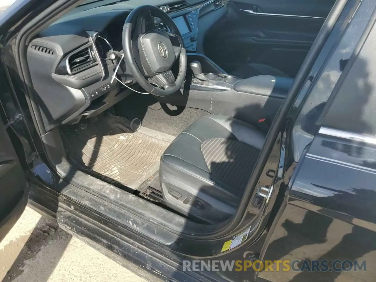 7 Photograph of a damaged car 4T1G11AK4LU945270 TOYOTA CAMRY 2020