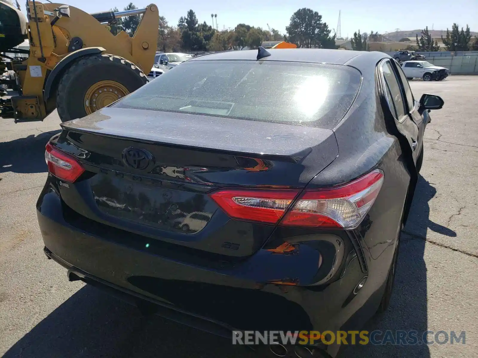 4 Photograph of a damaged car 4T1G11AK4LU946550 TOYOTA CAMRY 2020